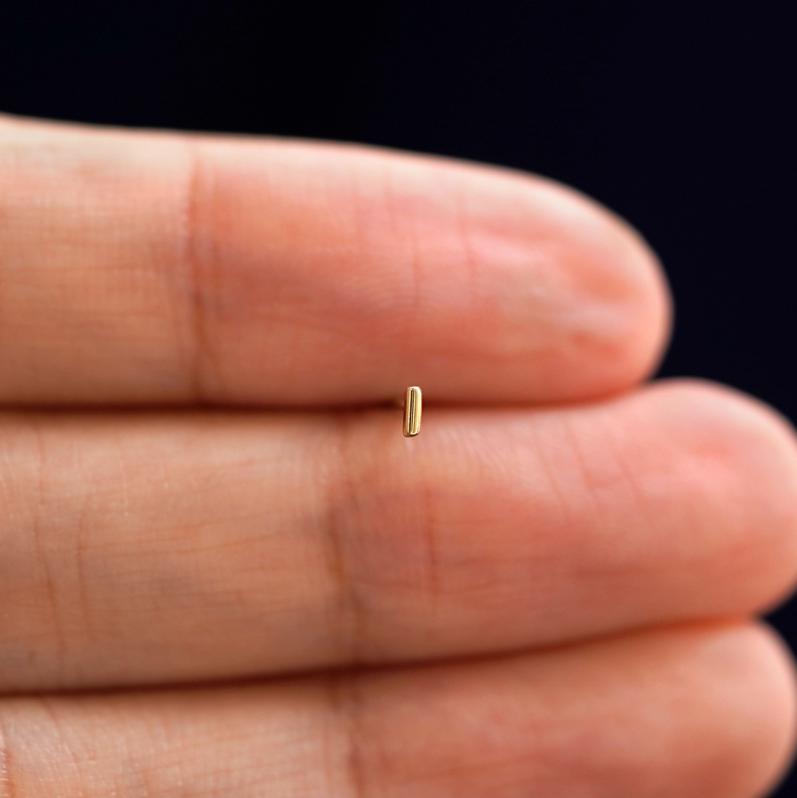 Automic Gold Studio Small Line Earring