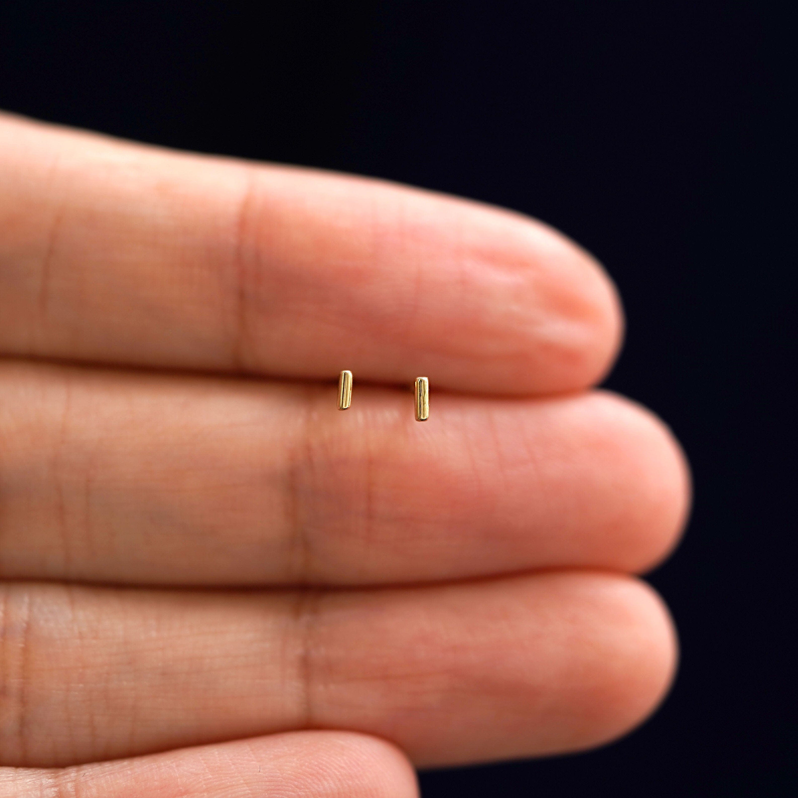 Automic Gold Studio Small Line Earring