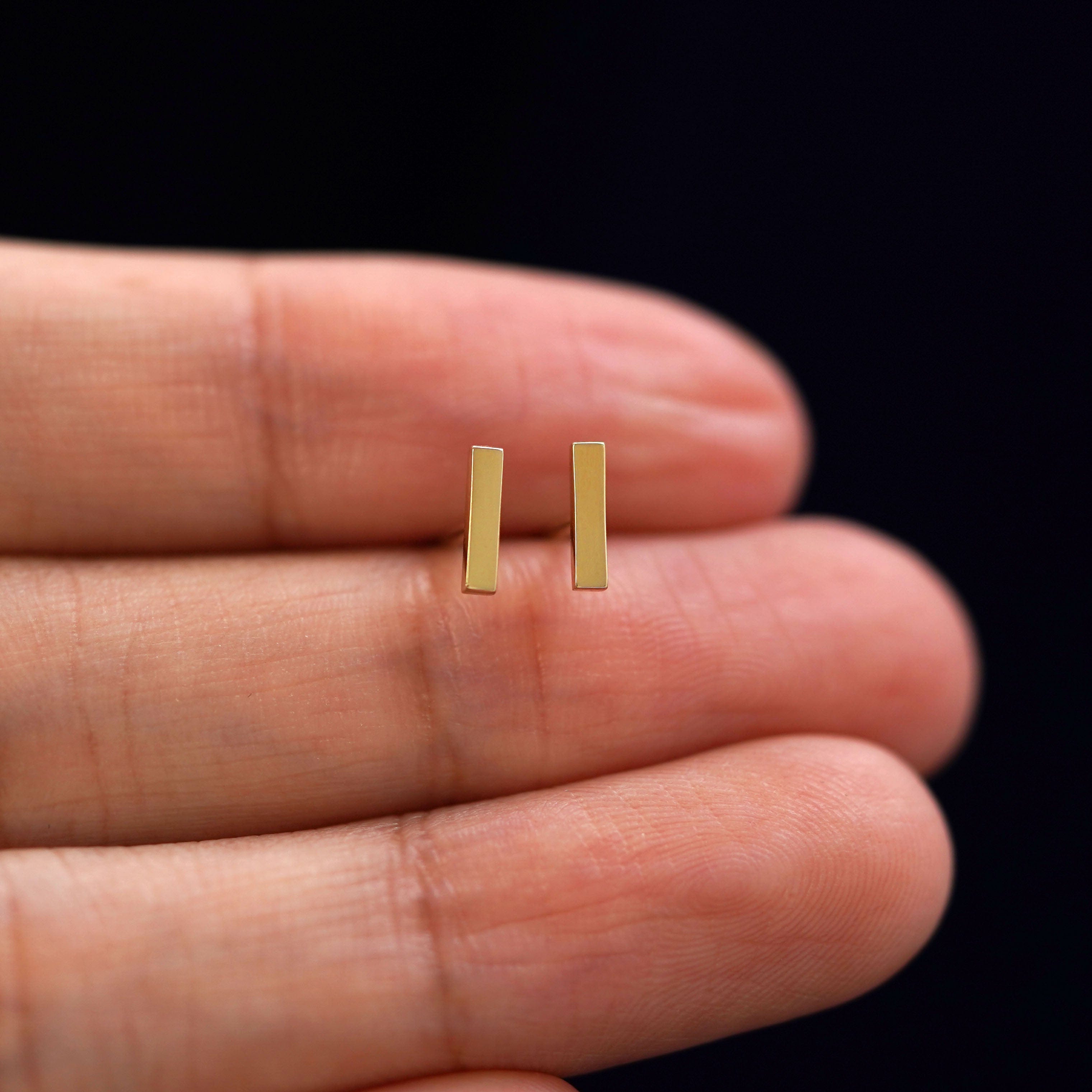 Automic Gold Studio Bar Earring