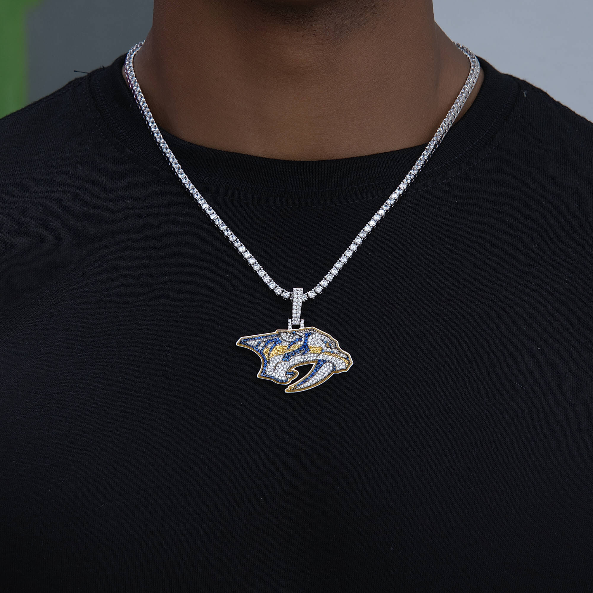 GLD Men Nashville Predators Official NHL Logo Pendant in White Gold