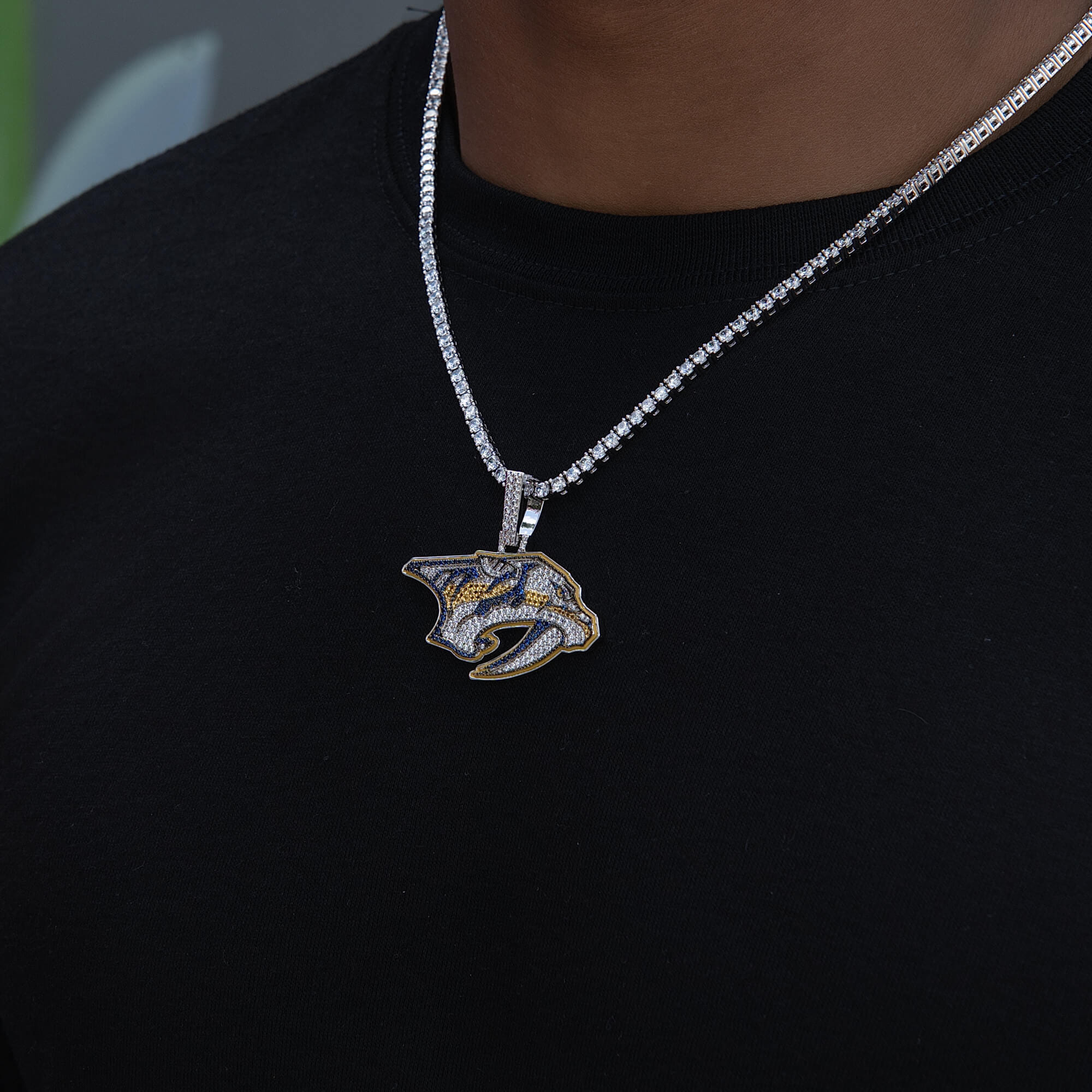 GLD Men Nashville Predators Official NHL Logo Pendant in White Gold