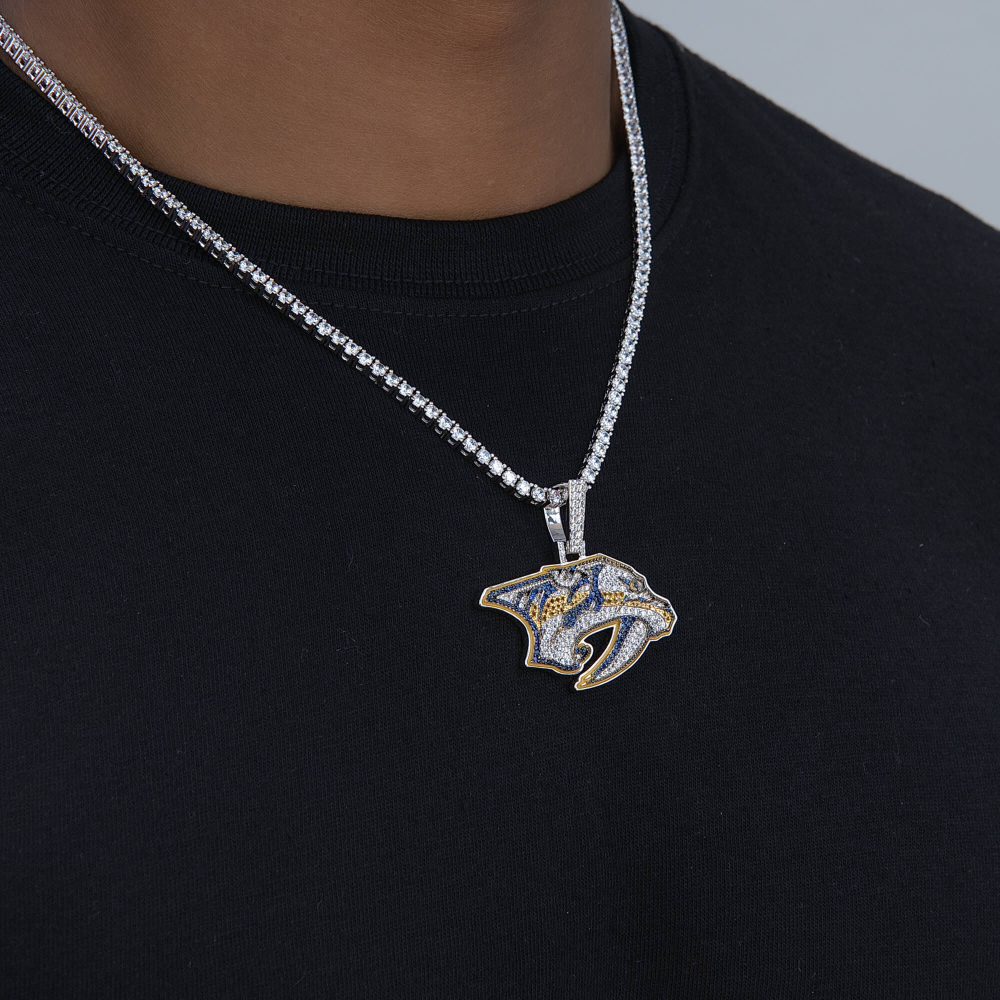 GLD Men Nashville Predators Official NHL Logo Pendant in White Gold