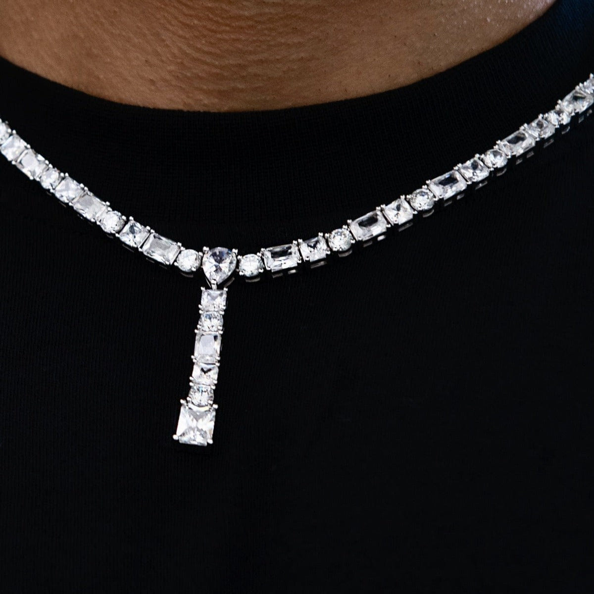 GLD PROMO Multi Diamond Lariat Chain in White Gold