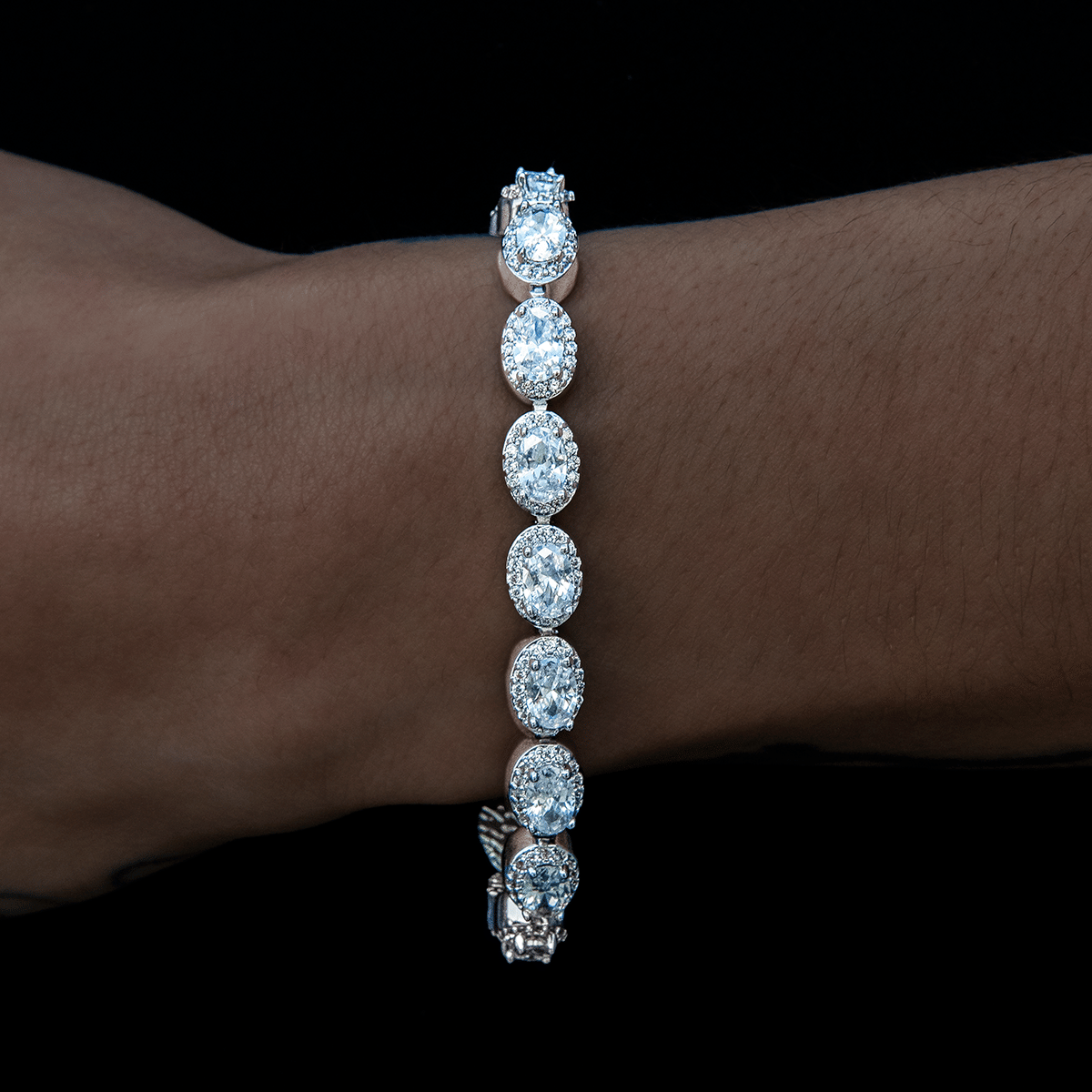 GLD PROMO - WOMEN Diamond Oval Clustered Tennis Bracelet in White Gold - 4 mm