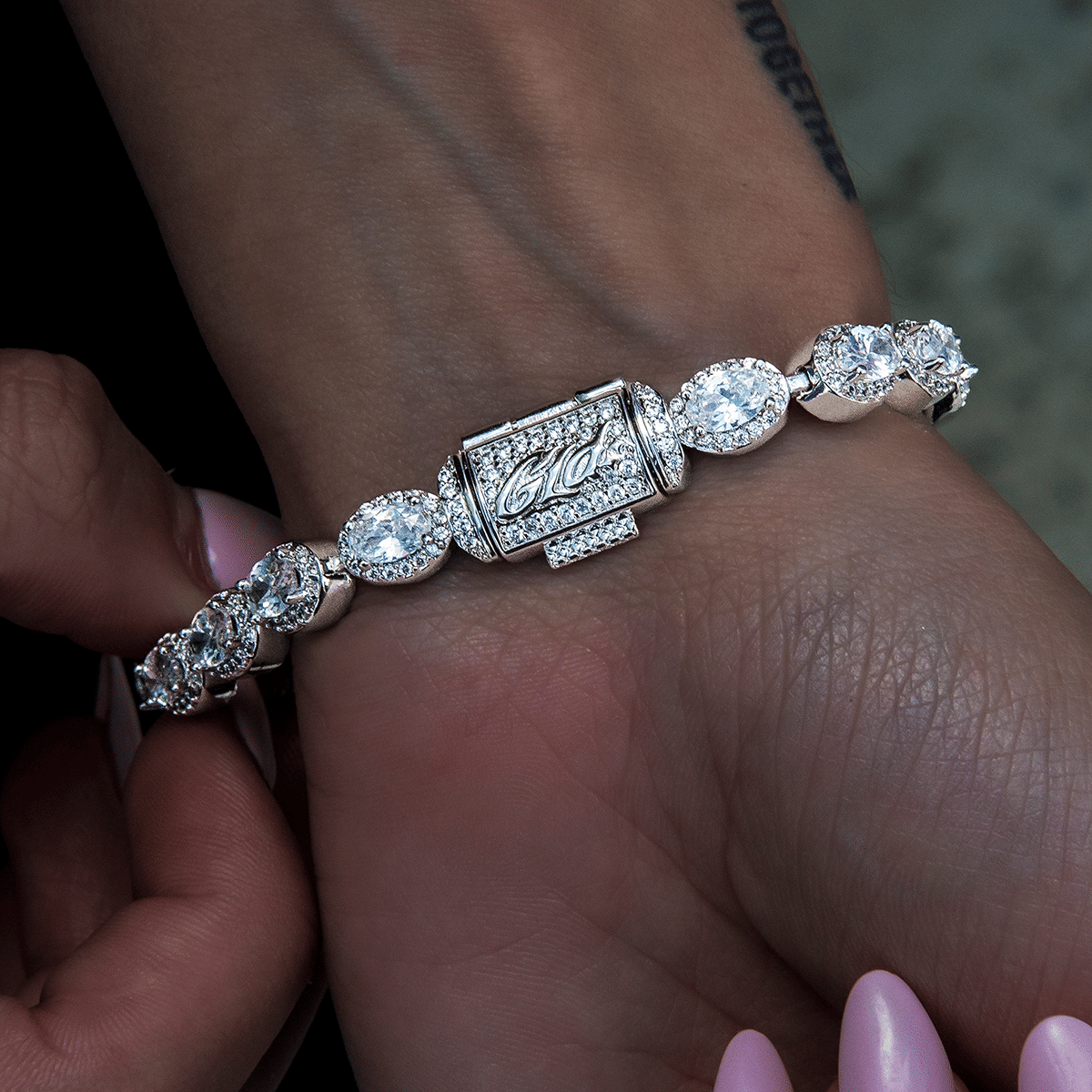 GLD PROMO - WOMEN Diamond Oval Clustered Tennis Bracelet in White Gold - 4 mm