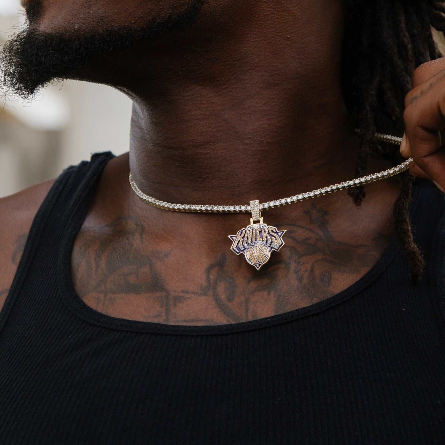 GLD Men New York Knicks Official NBA Logo Pendant