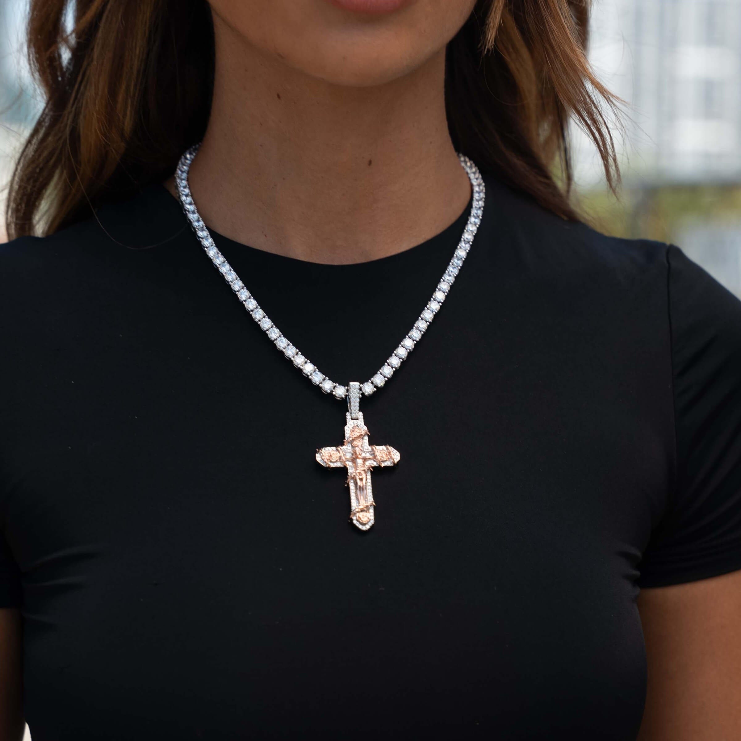 GLD Women Large Diamond Rose Thorn Crucifix Pendant in White Gold