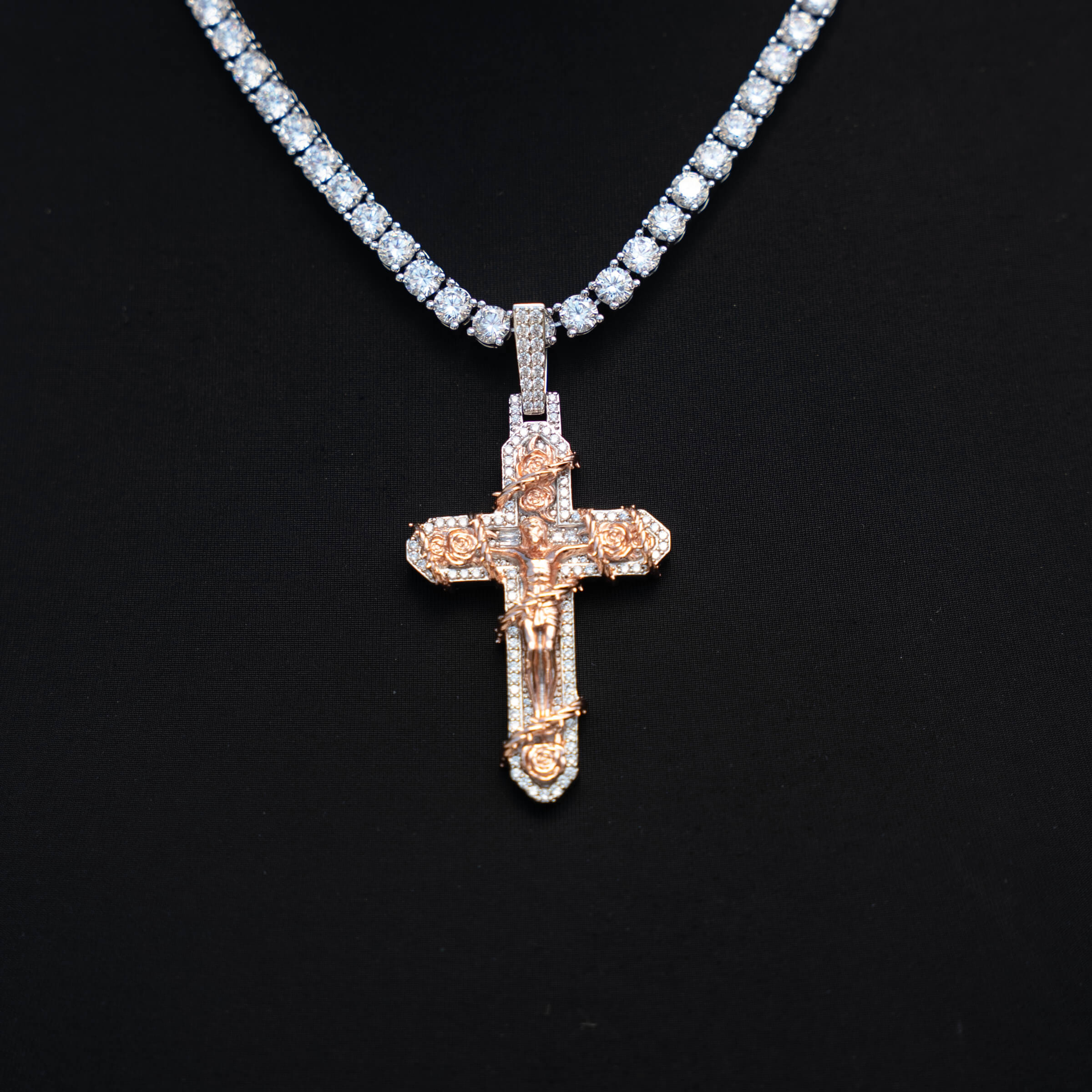 GLD Men Large Diamond Rose Thorn Crucifix Pendant in White Gold