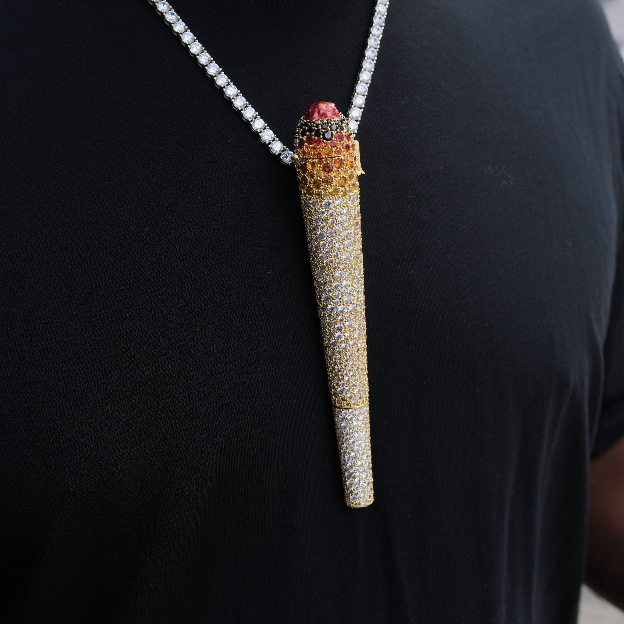 GLD Men Collectible King Joint Holder Pendant in Yellow Gold