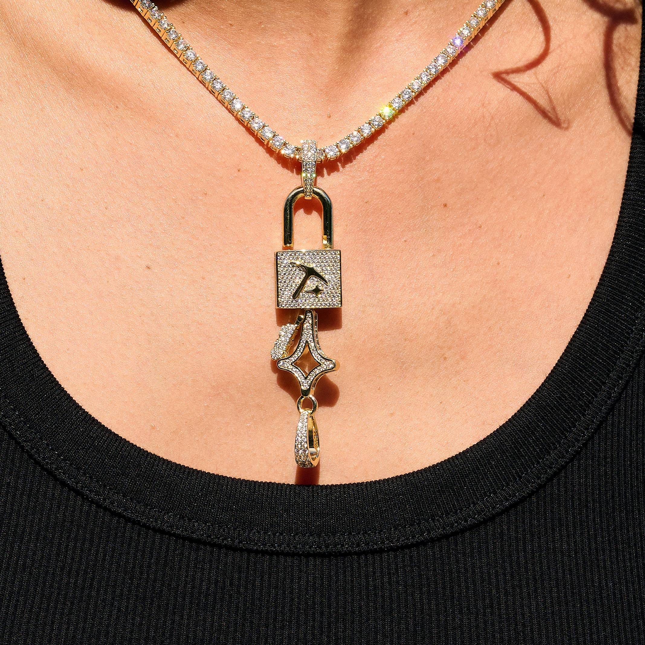 GLD Women Lock and Key Set Pendant in Yellow Gold