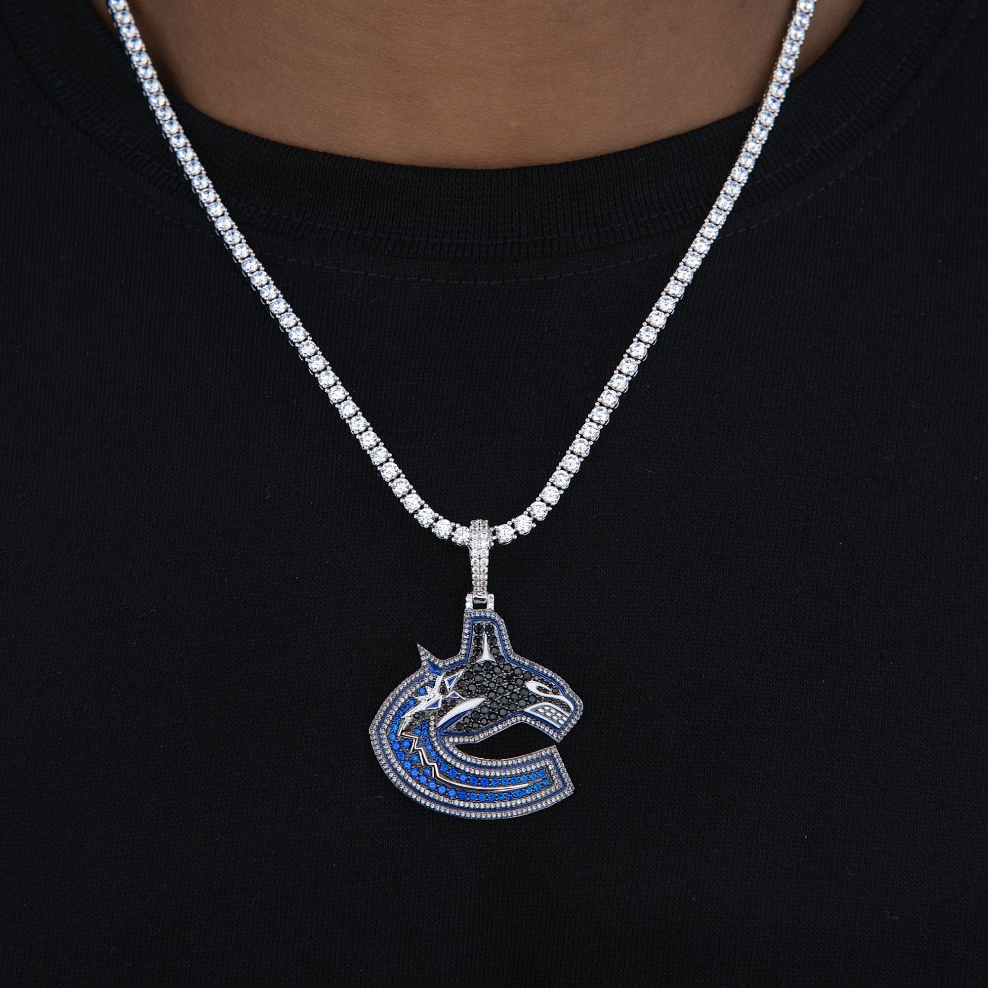 GLD Men Vancouver Canucks Official NHL Logo Pendant in White Gold