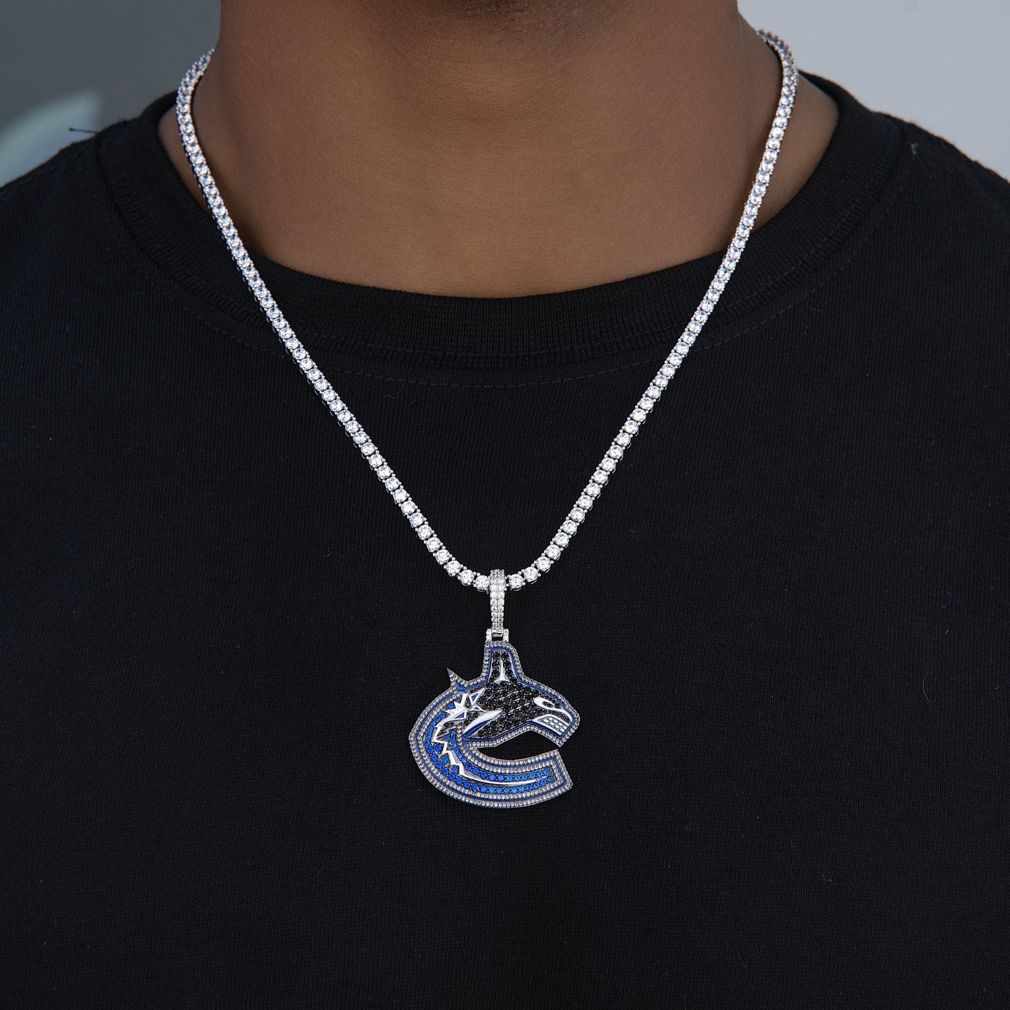 GLD Men Vancouver Canucks Official NHL Logo Pendant in White Gold
