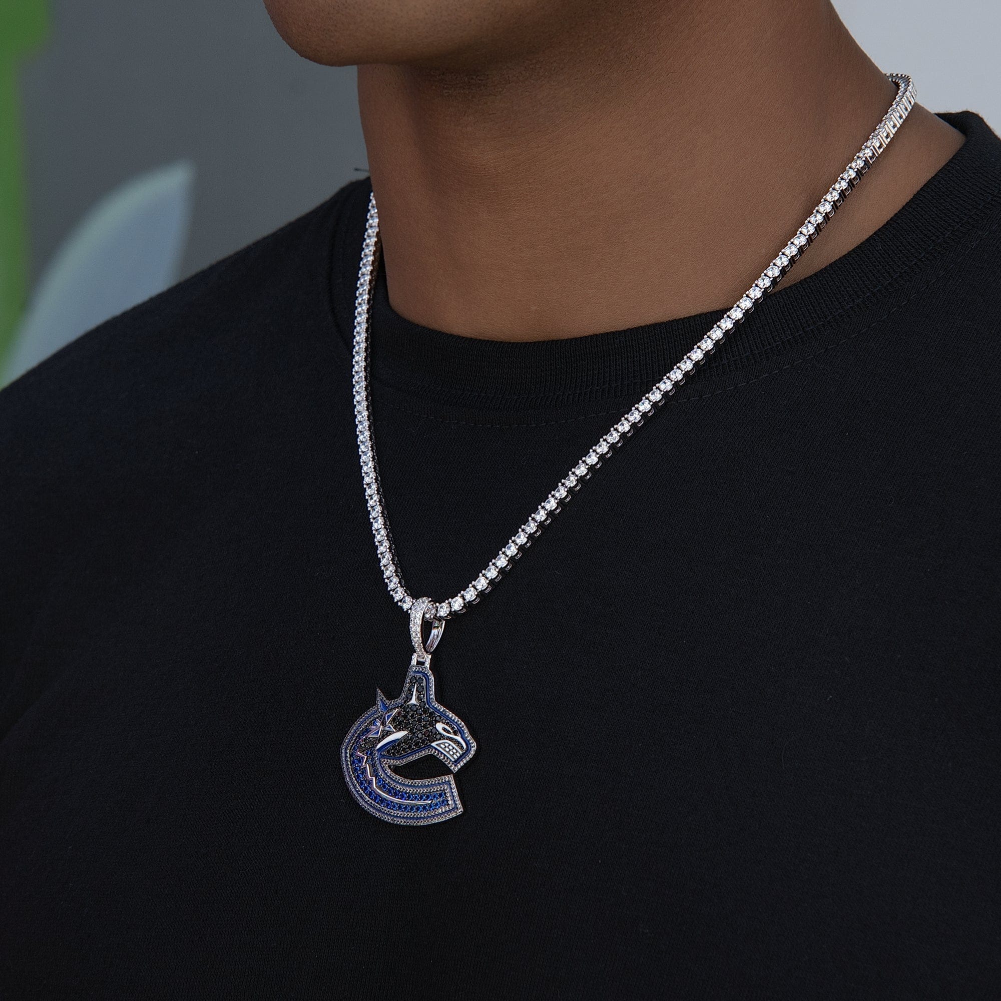 GLD Men Vancouver Canucks Official NHL Logo Pendant in White Gold