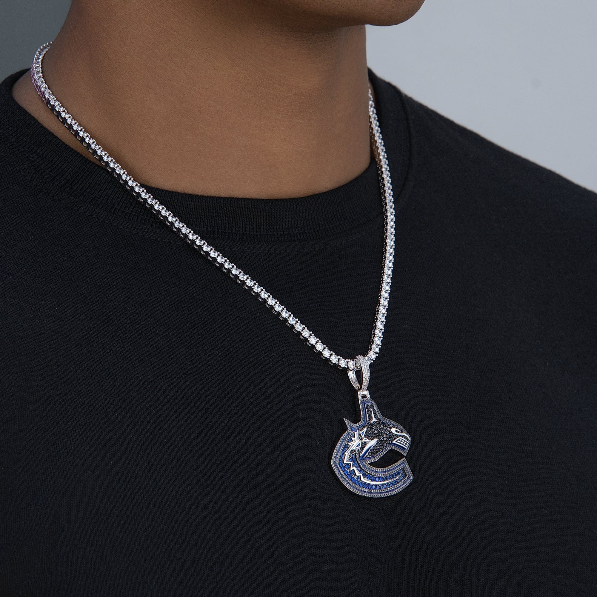 GLD Men Vancouver Canucks Official NHL Logo Pendant in White Gold