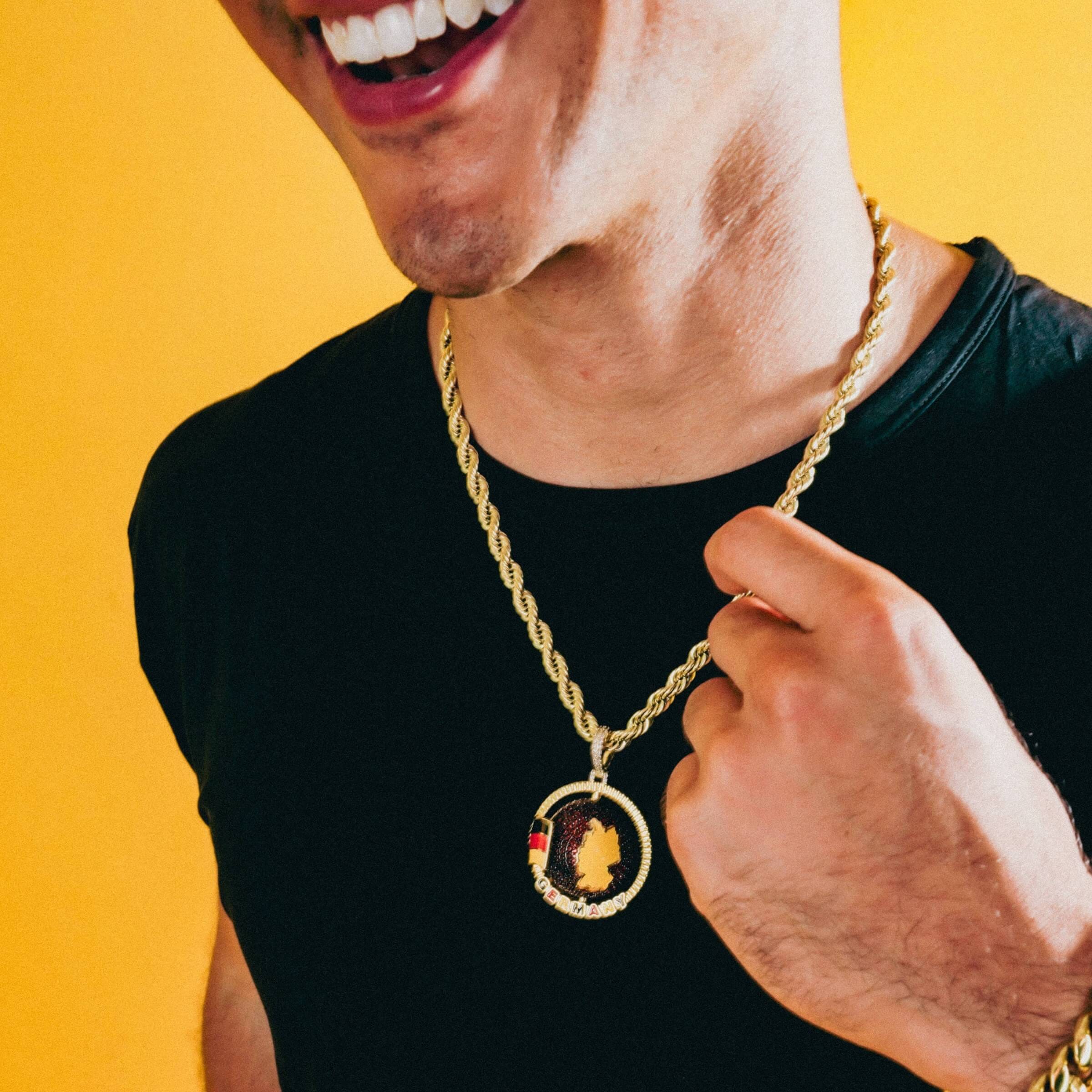 GLD Men Diamond Germany Spinning Globe Flag Pendant in Yellow Gold