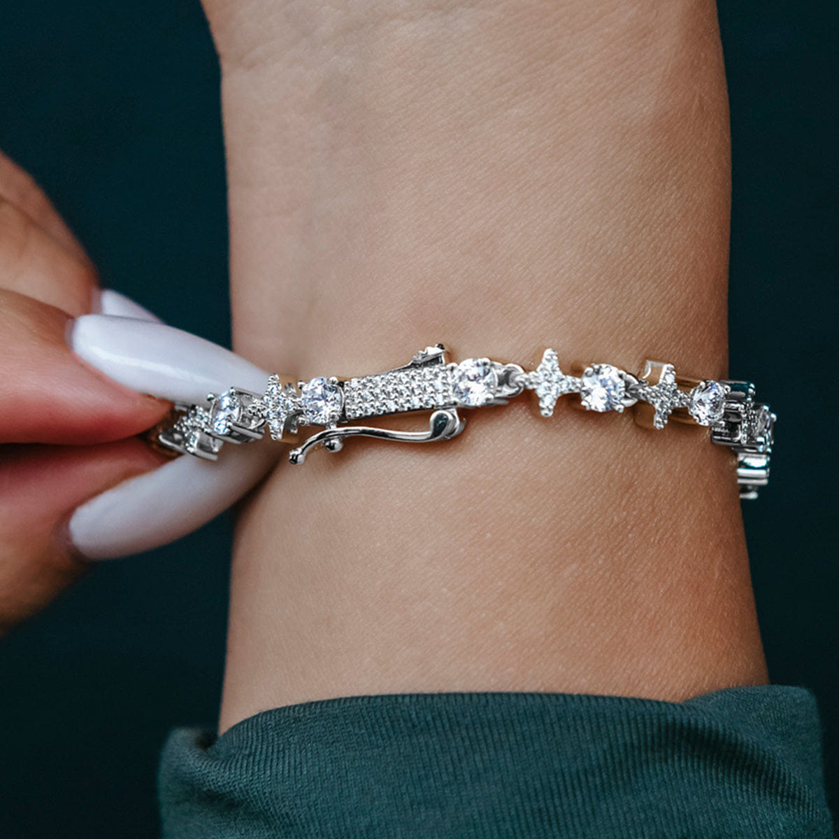 GLD Women Round Stone Star Tennis Bracelet in White Gold