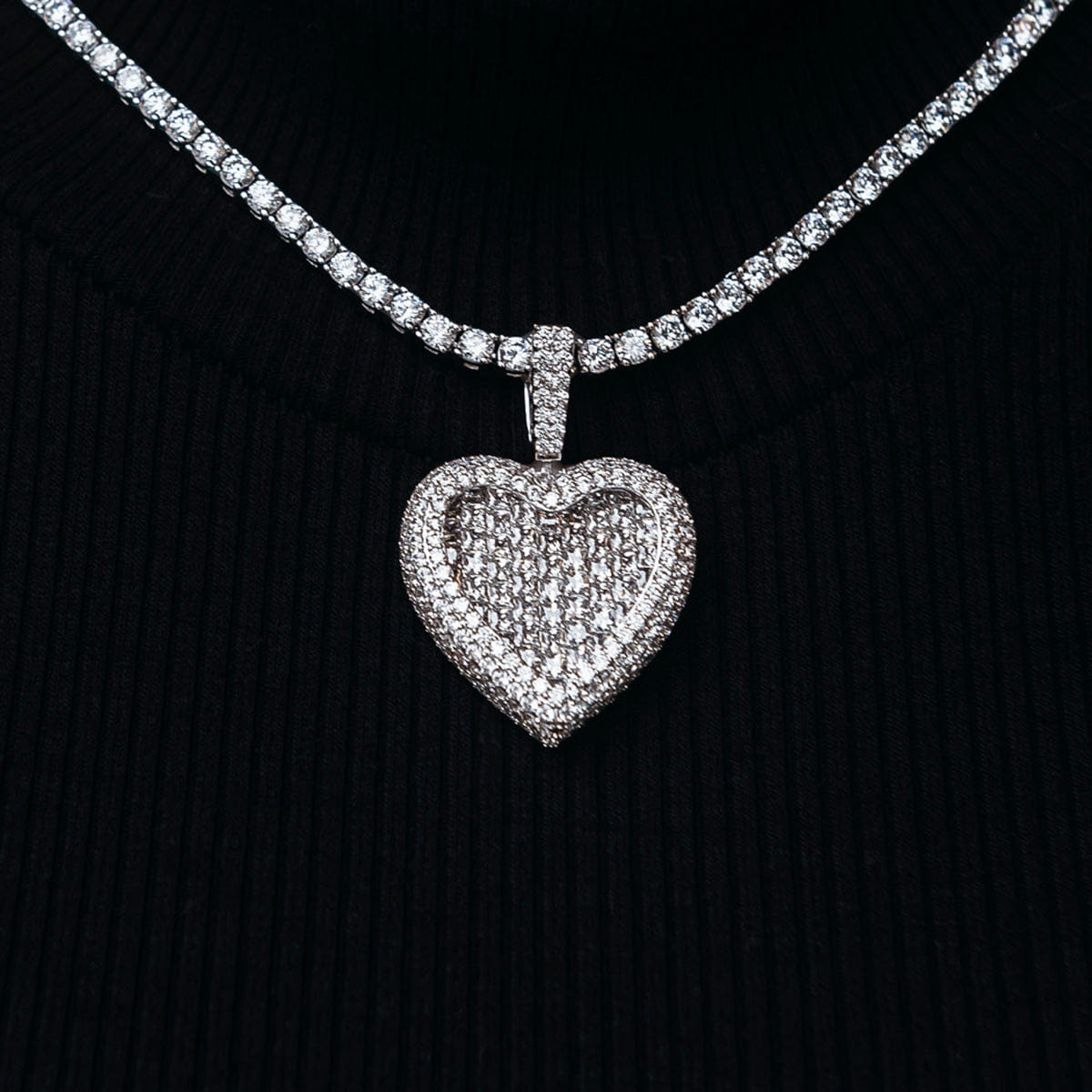 GLD Women Diamond Baguette Heart Pendant