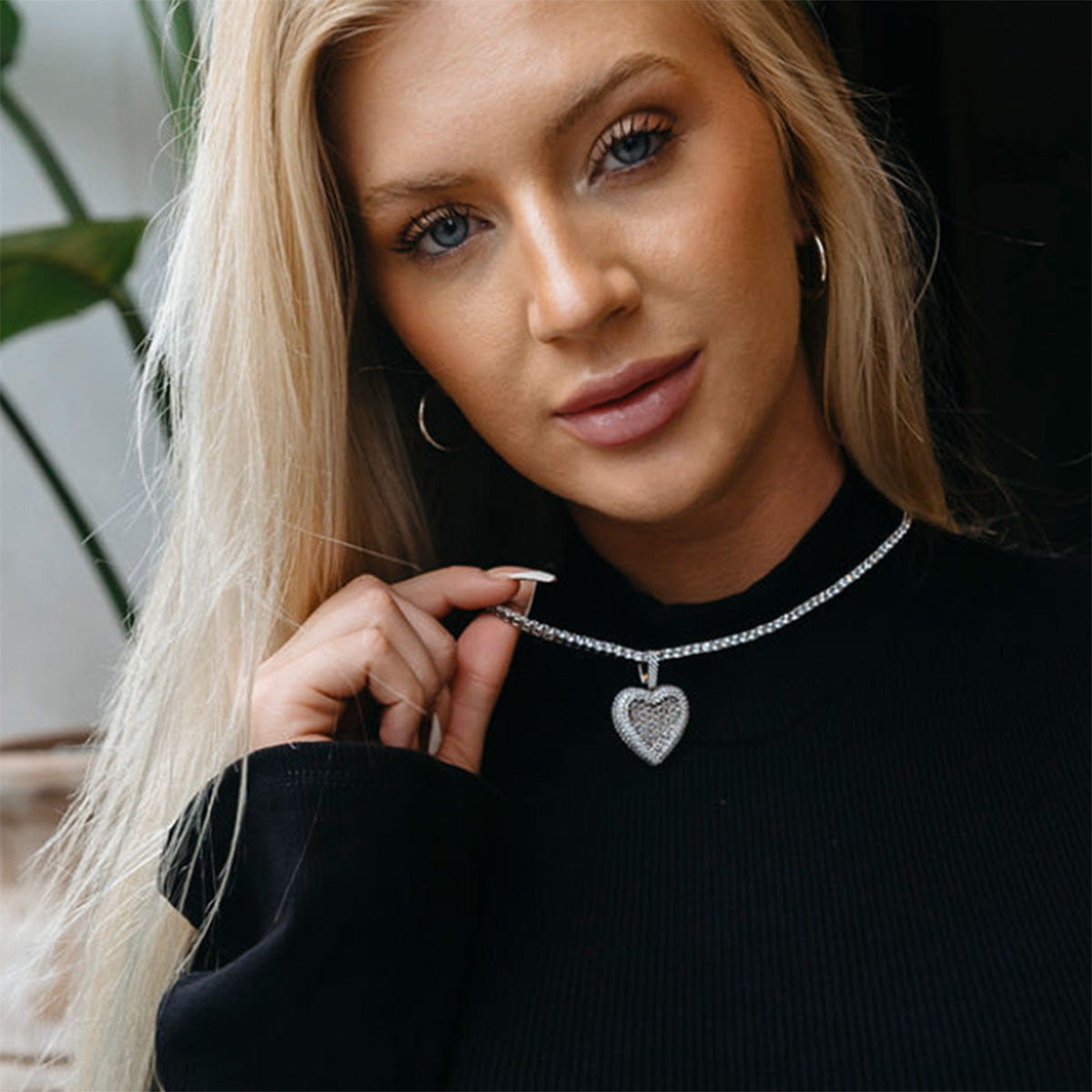 GLD Women Diamond Baguette Heart Pendant