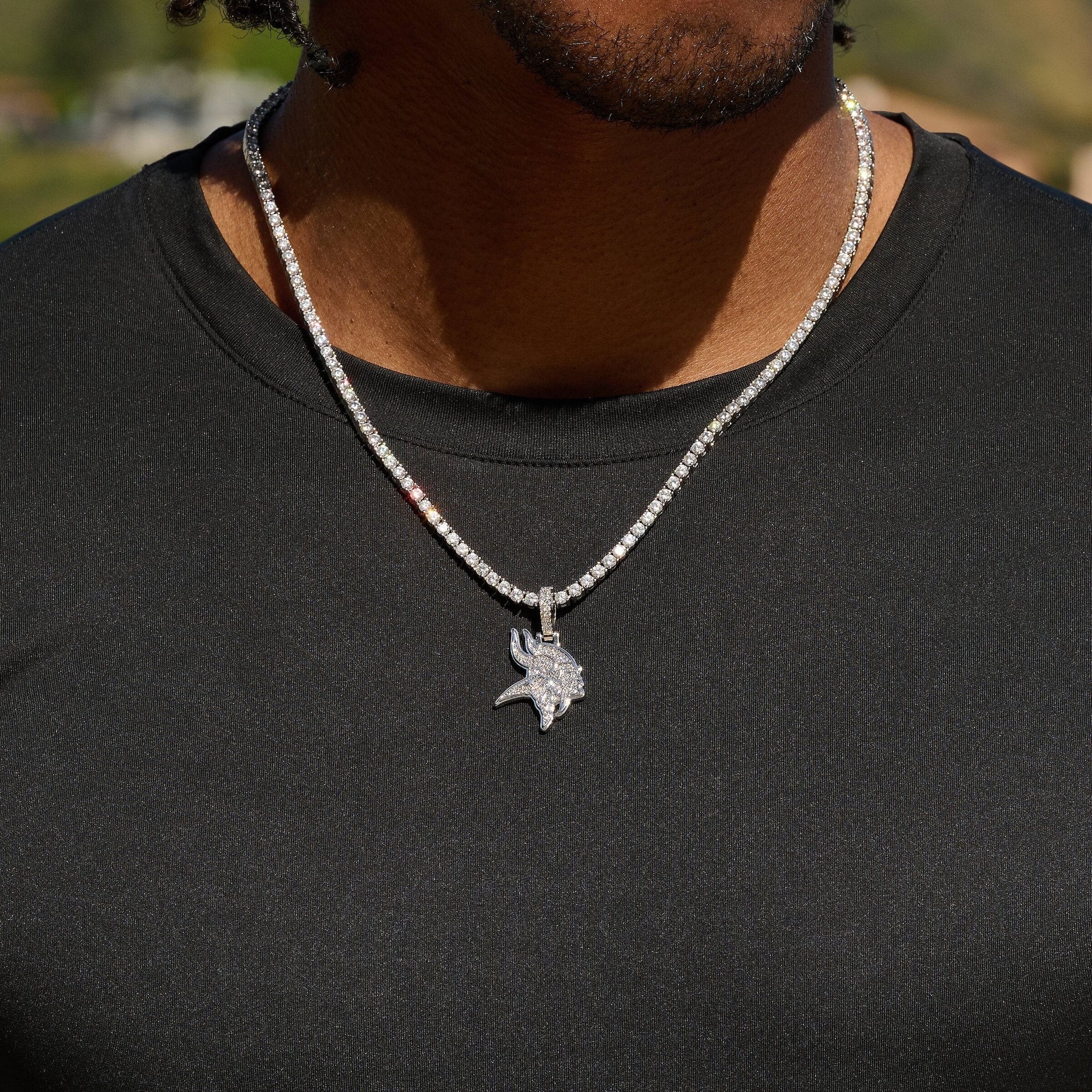 GLD Men Minnesota Vikings Official NFL Micro Logo Pendant in White Gold