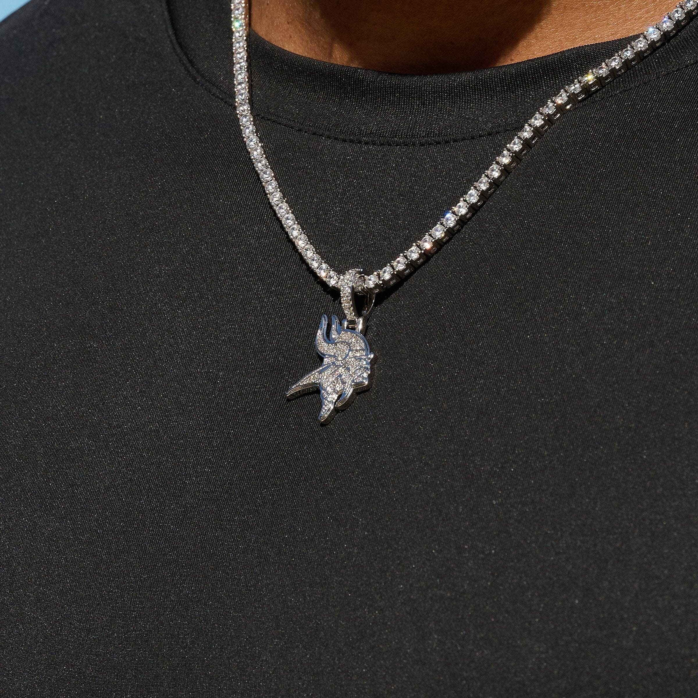 GLD Men Minnesota Vikings Official NFL Micro Logo Pendant in White Gold