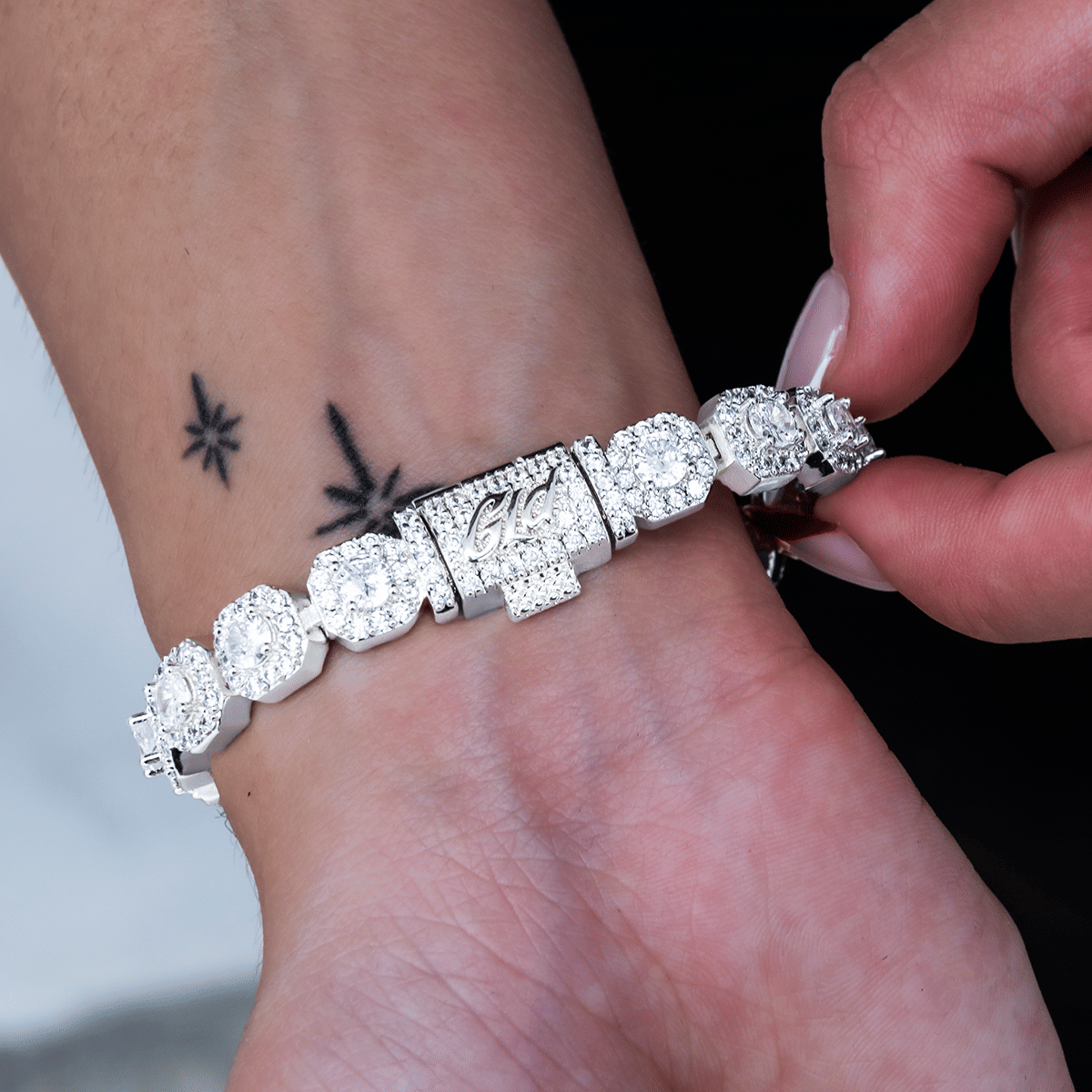 GLD Women Clustered Tennis Bracelet in White Gold - 8.5 mm
