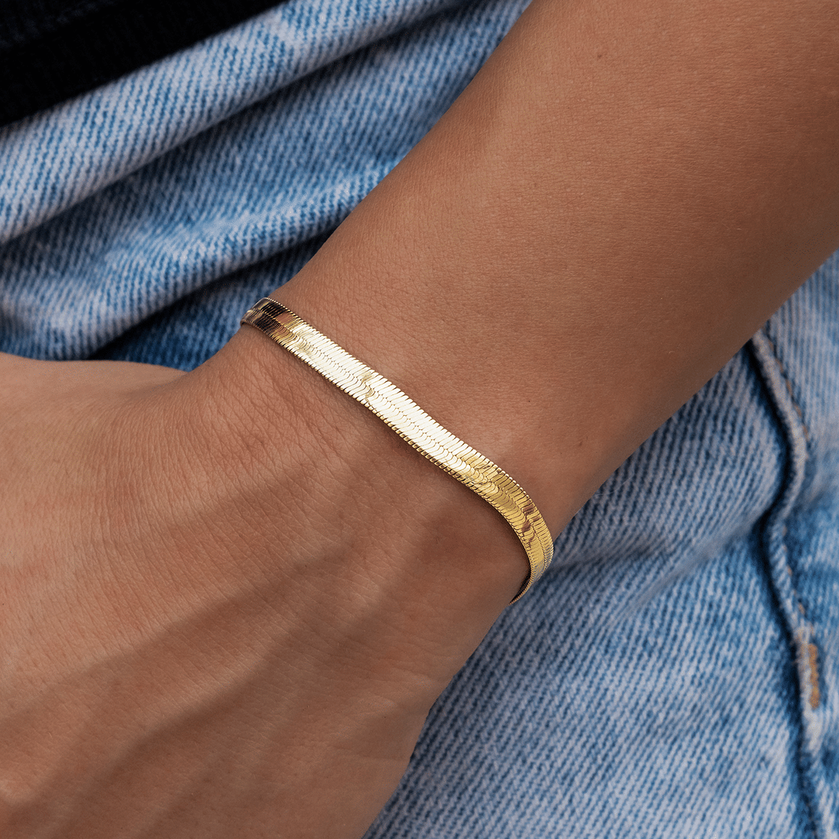 GLD Women Herringbone Bracelet in Yellow Gold - 4 mm
