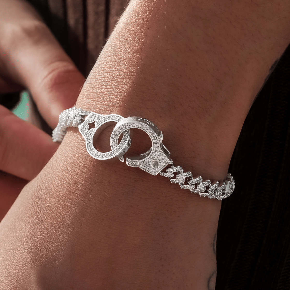 GLD PROMO - WOMEN Iced Handcuff Diamond Prong Cuban Bracelet in White Gold