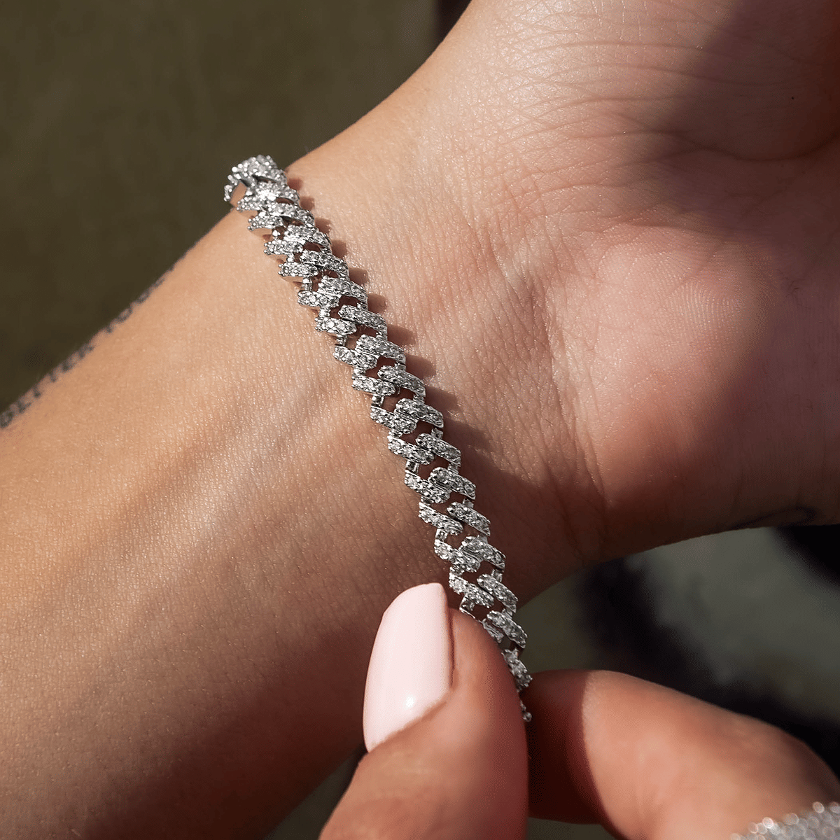 GLD PROMO - WOMEN Iced Handcuff Diamond Prong Cuban Bracelet in White Gold