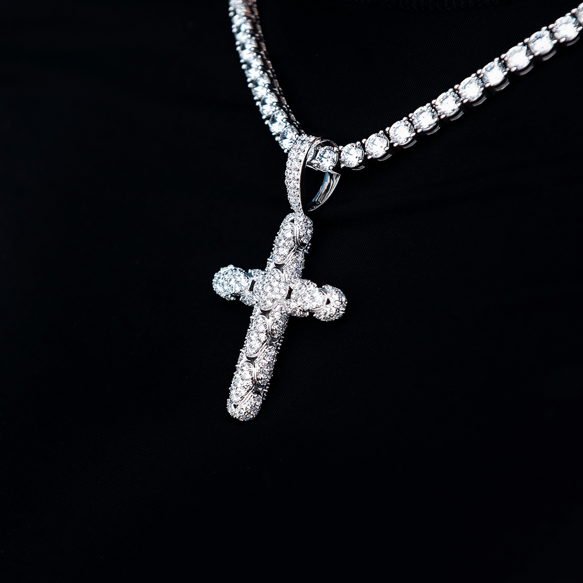 GLD PROMO - WOMEN Diamond Pave Snake Link Cross Pendant in White Gold