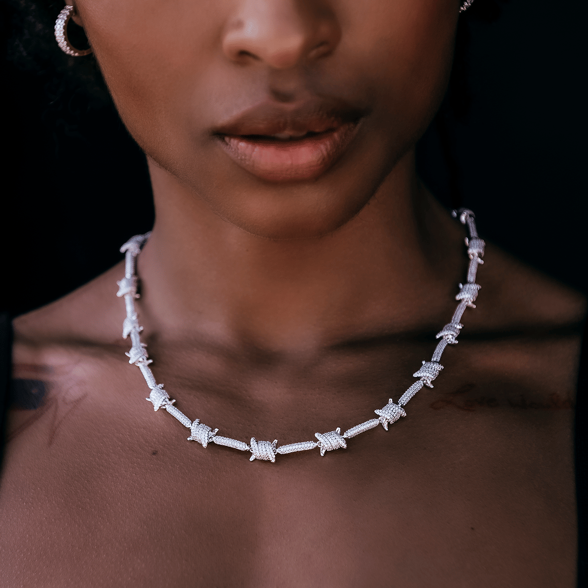 GLD PROMO - WOMEN Iced Barbed Wire Necklace in White Gold