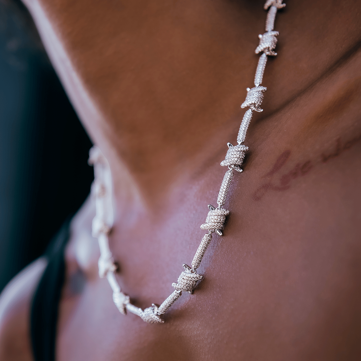 GLD PROMO - WOMEN Iced Barbed Wire Necklace in White Gold