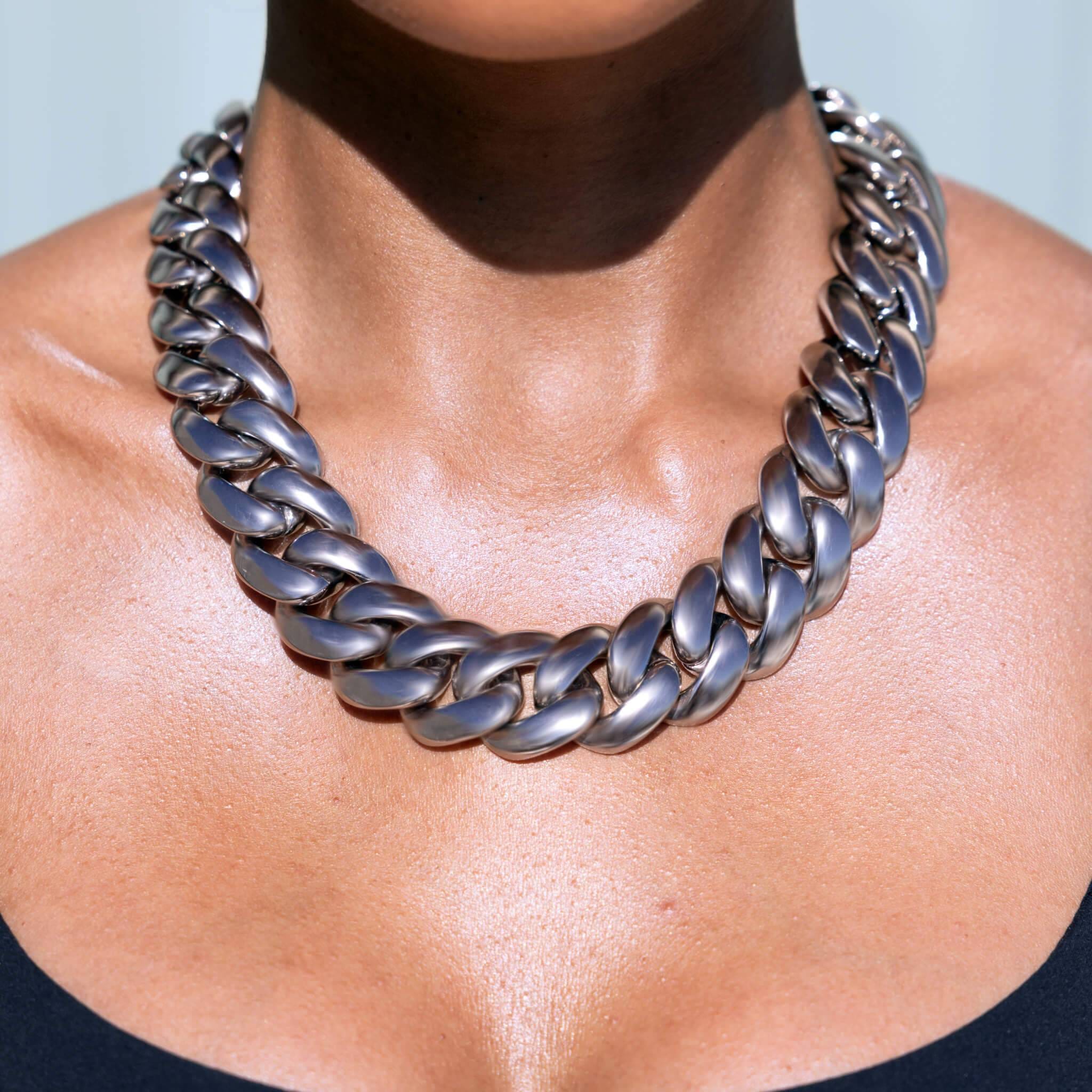 GLD Women Miami Cuban Chain Necklace in White Gold - 25 mm