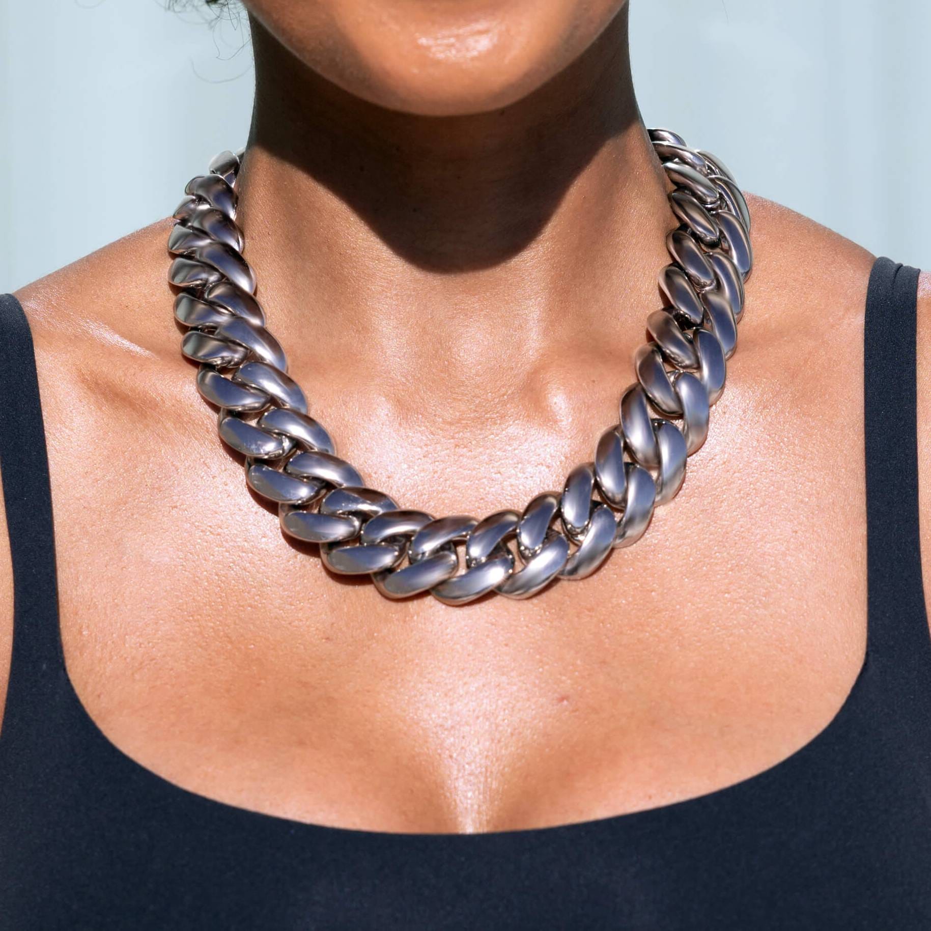 GLD Women Miami Cuban Chain Necklace in White Gold - 25 mm
