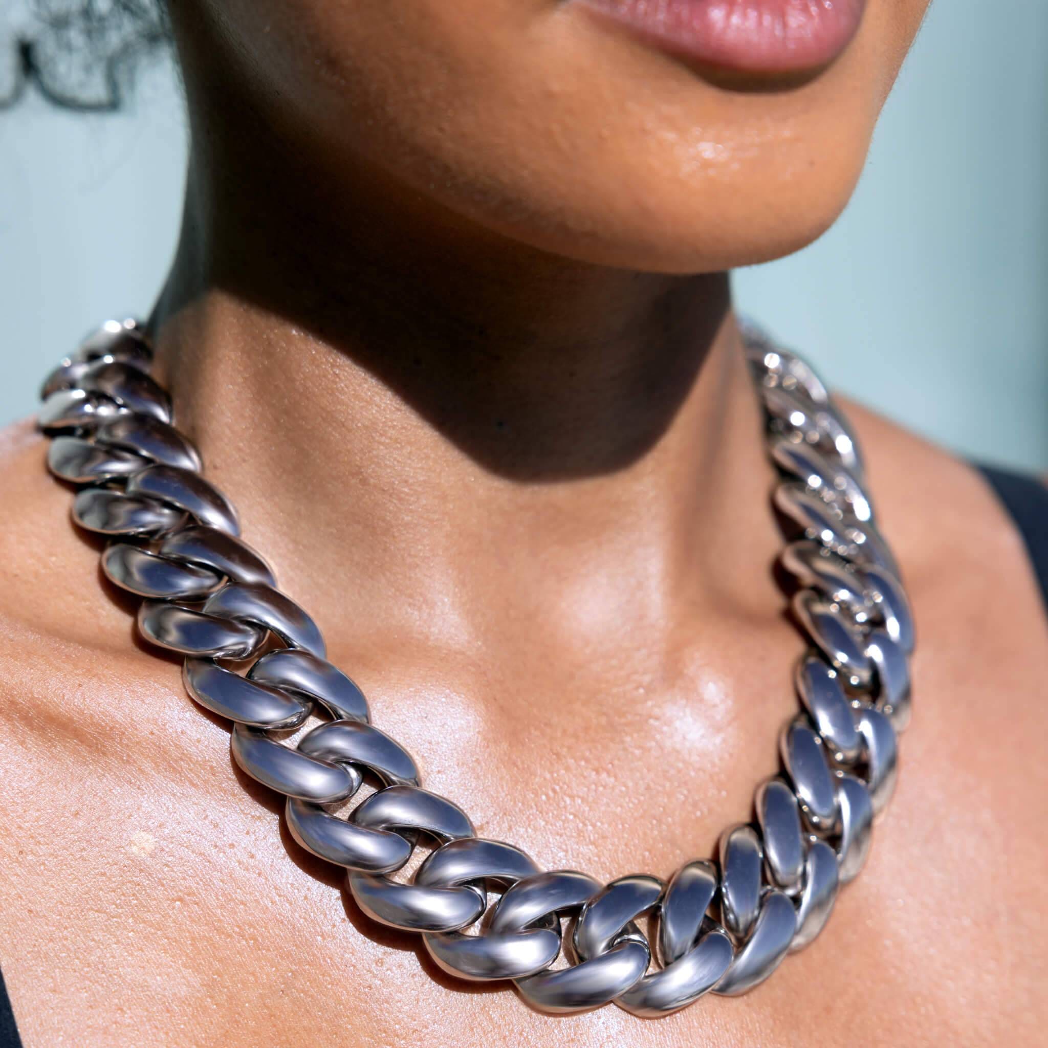 GLD Women Miami Cuban Chain Necklace in White Gold - 25 mm