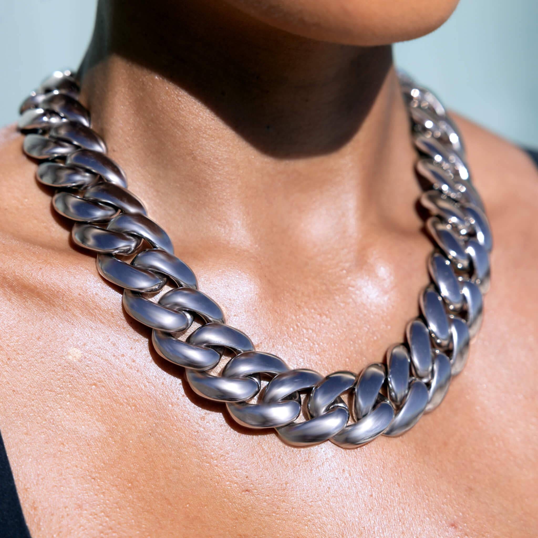 GLD Women Miami Cuban Chain Necklace in White Gold - 25 mm