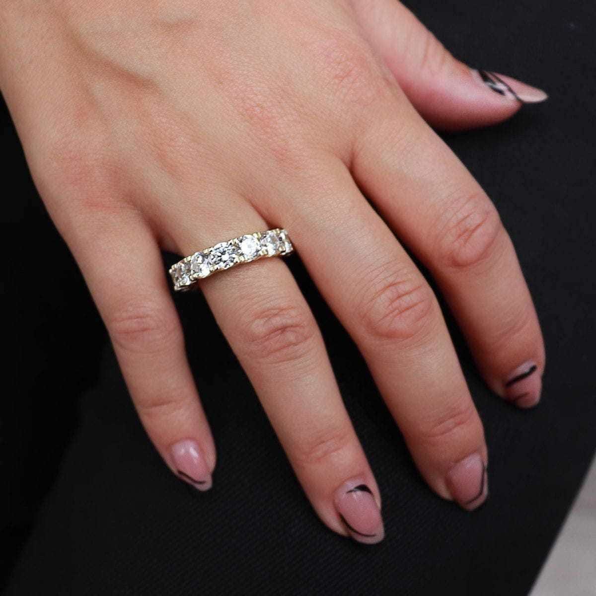 GLD Women 5 mm Single Layer Diamond Band Ring