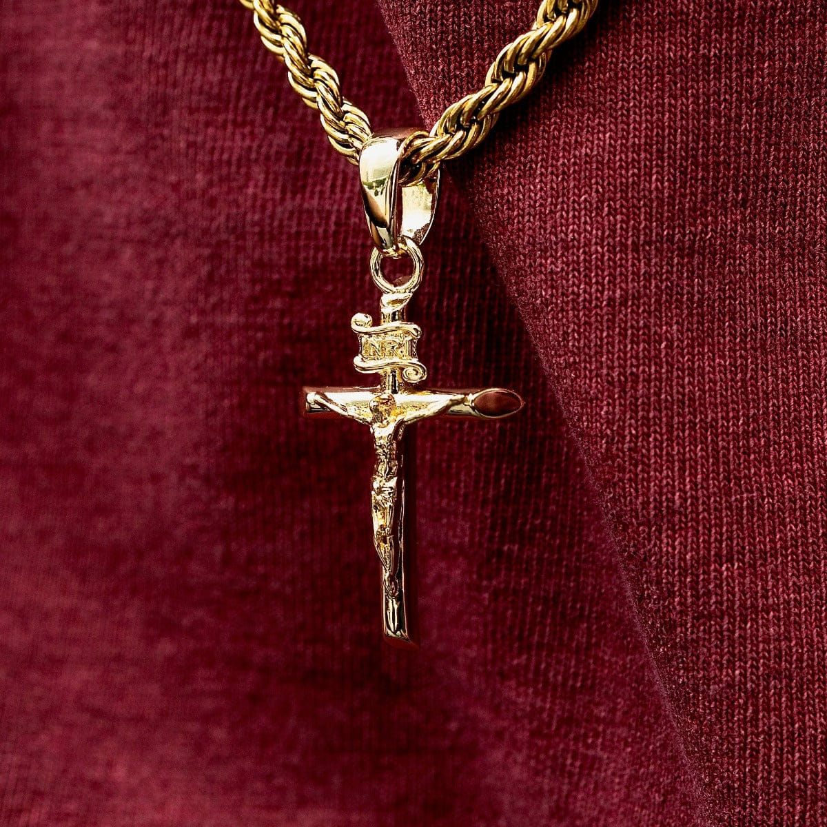 GLD Men Crucifix Pendant in Yellow Gold