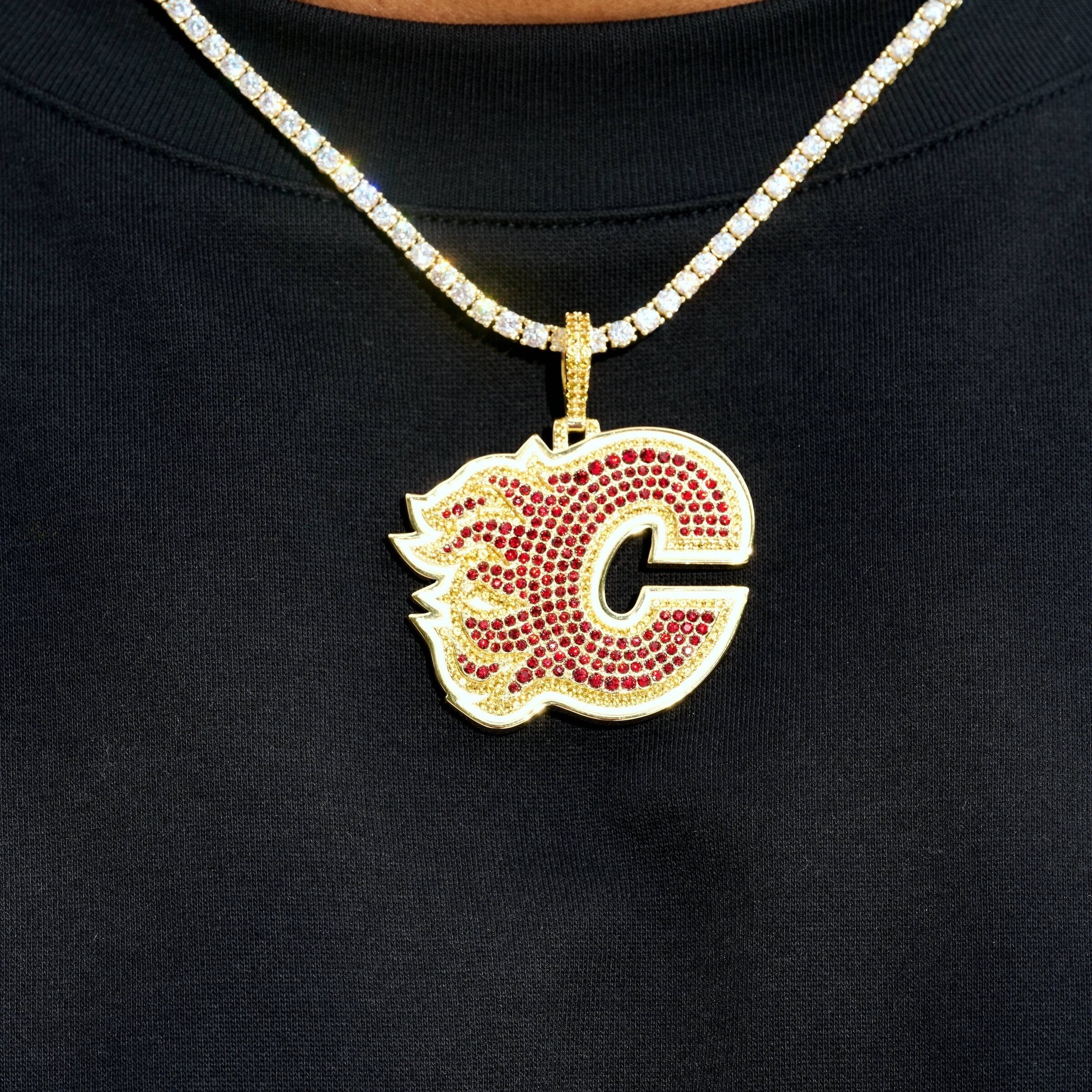 GLD Men Calgary Flames Official NHL Logo Pendant in Yellow Gold