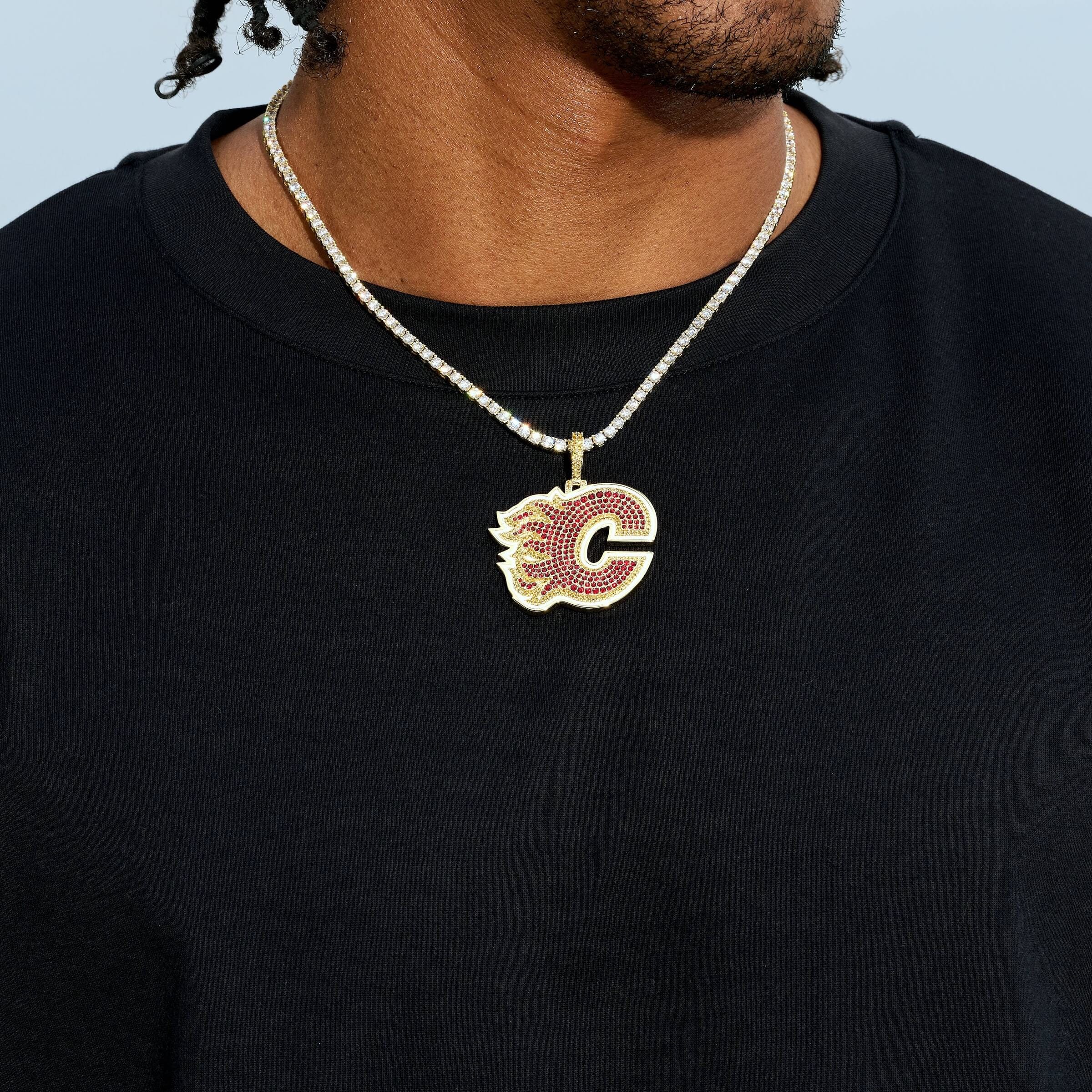 GLD Men Calgary Flames Official NHL Logo Pendant in Yellow Gold