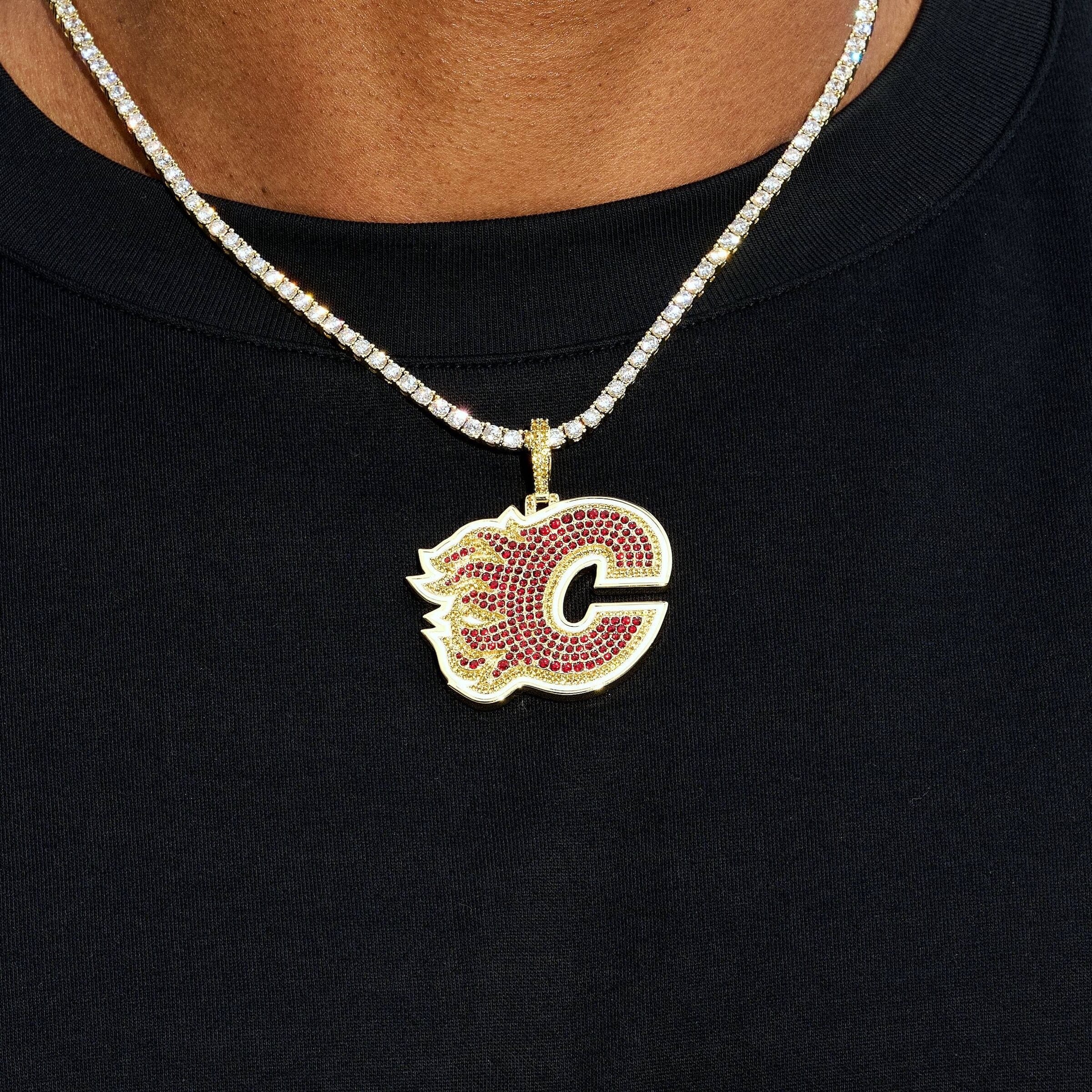 GLD Men Calgary Flames Official NHL Logo Pendant in Yellow Gold