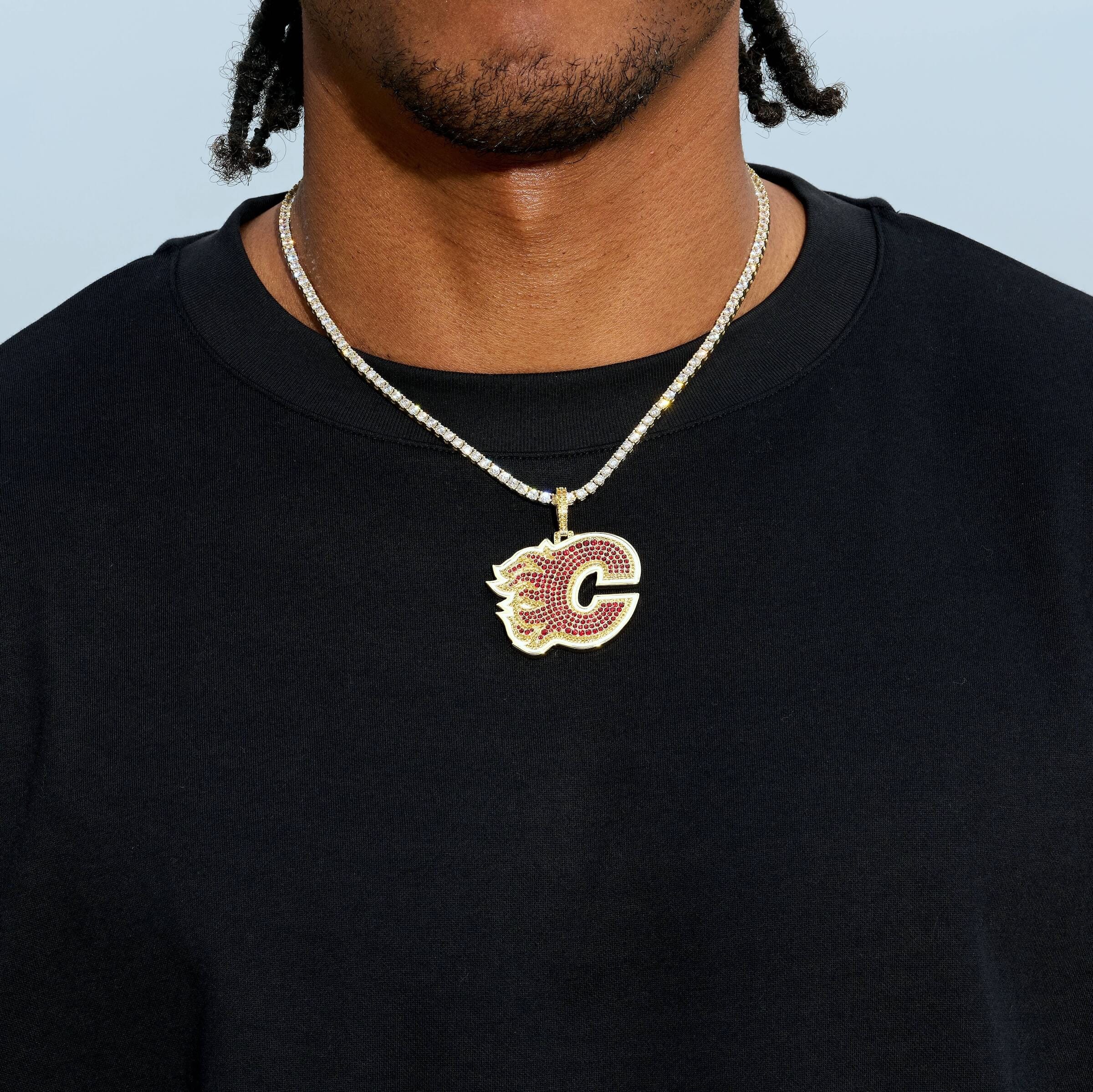 GLD Men Calgary Flames Official NHL Logo Pendant in Yellow Gold