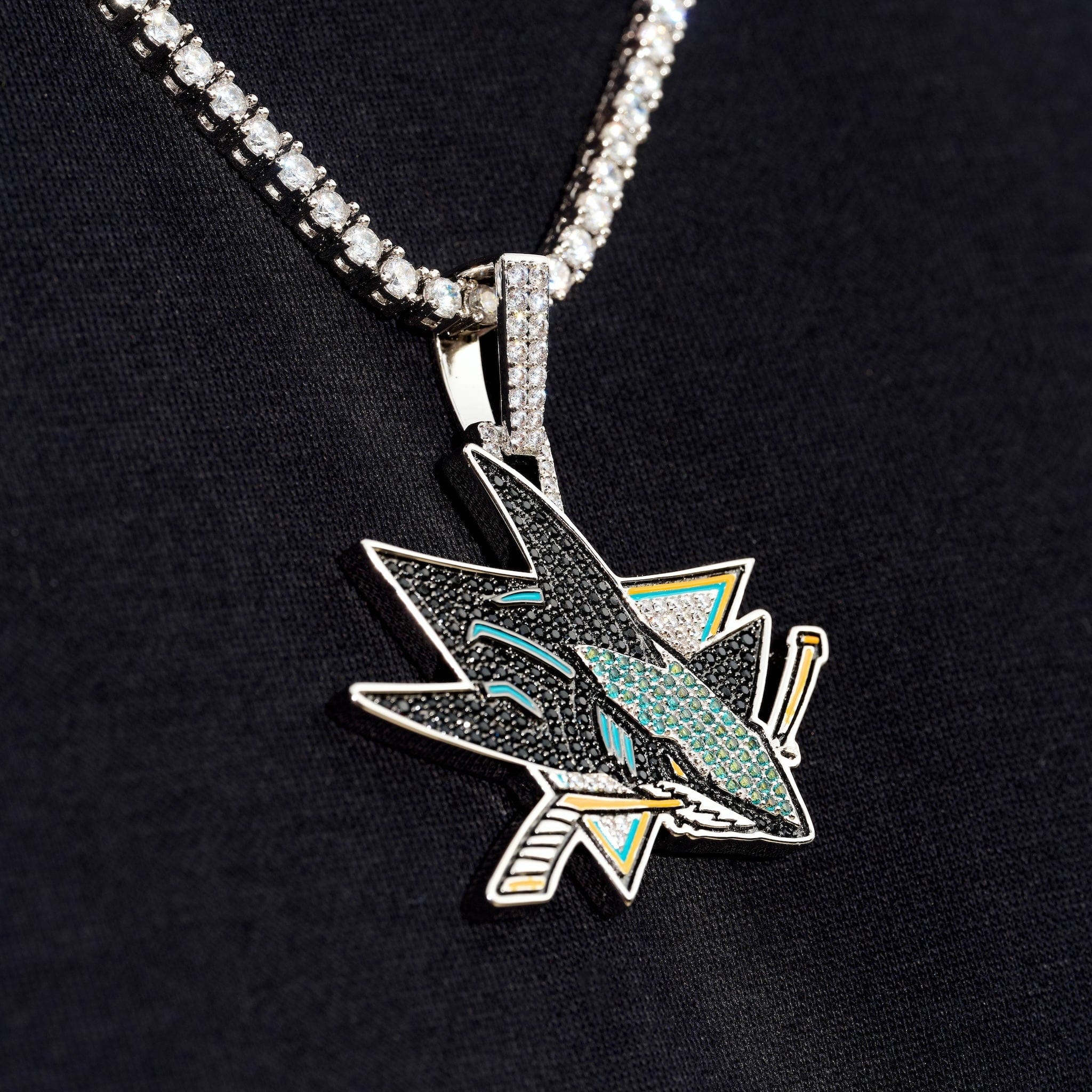 GLD Men San Jose Sharks Official NHL Logo Pendant in White Gold