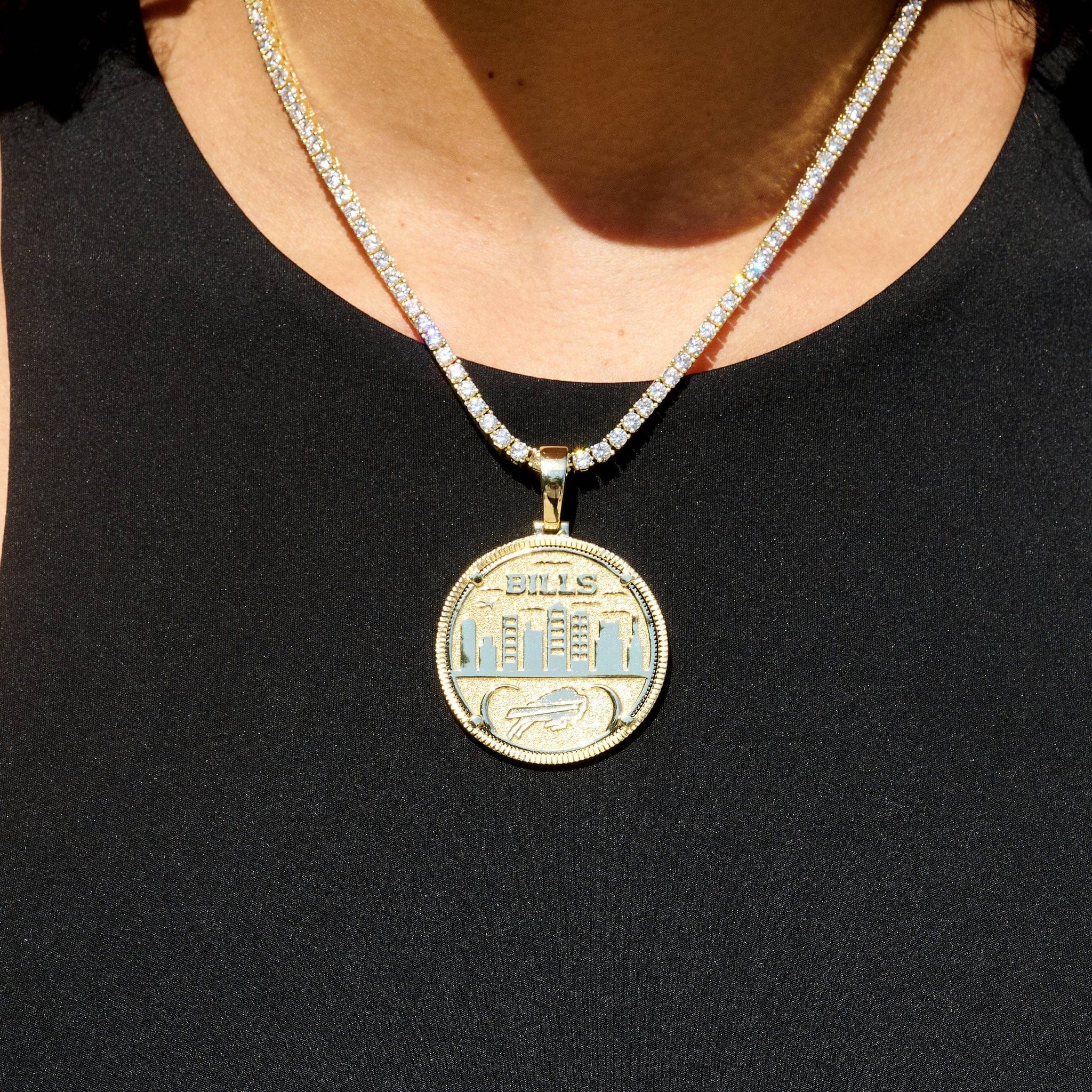 GLD Women Buffalo Bills Official NFL Coin Pendant in Yellow Gold