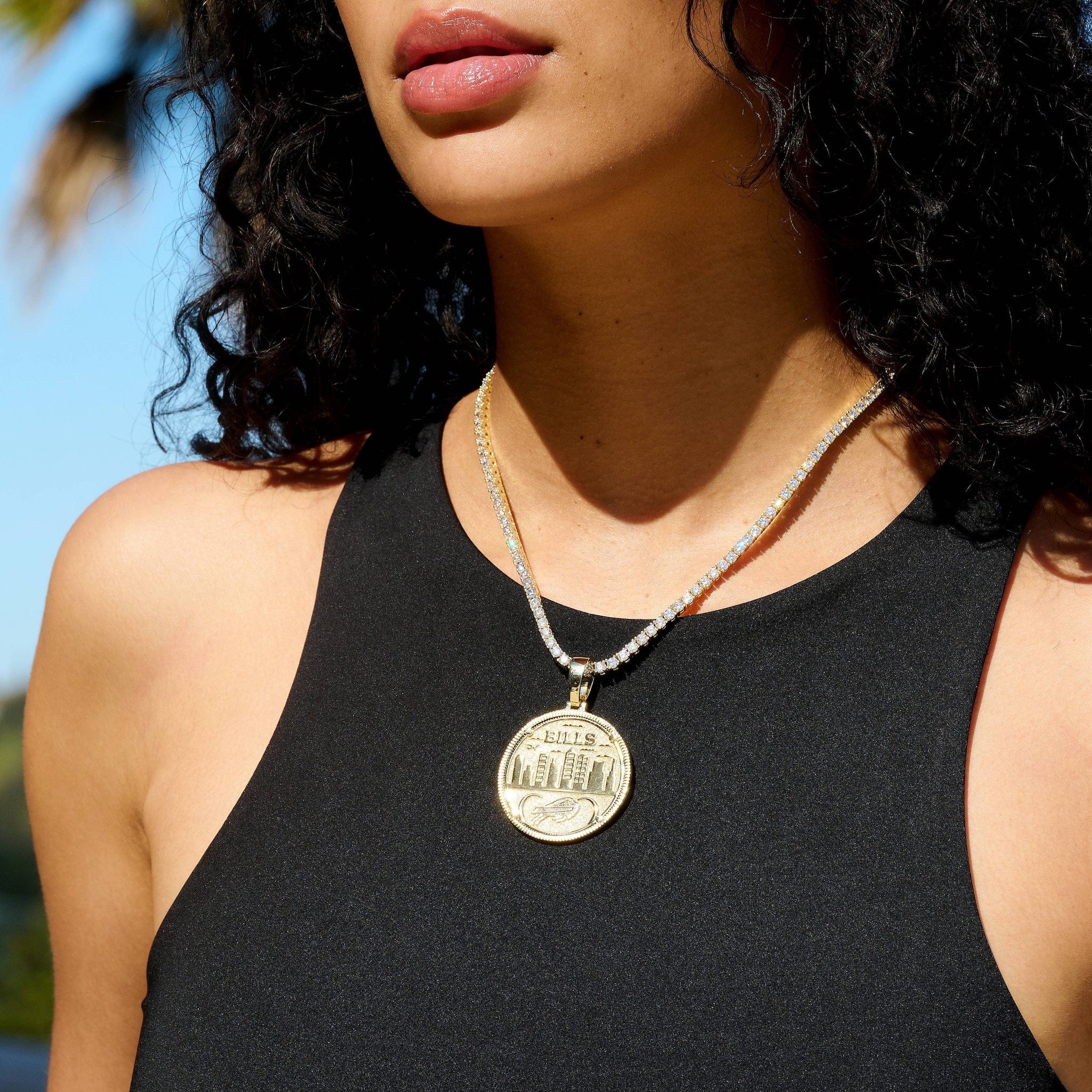 GLD Women Buffalo Bills Official NFL Coin Pendant in Yellow Gold