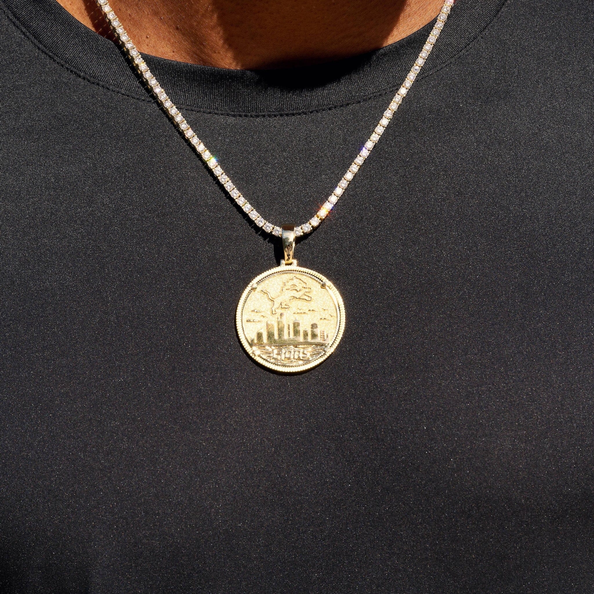GLD Men Detroit Lions Official NFL Coin Pendant in Yellow Gold