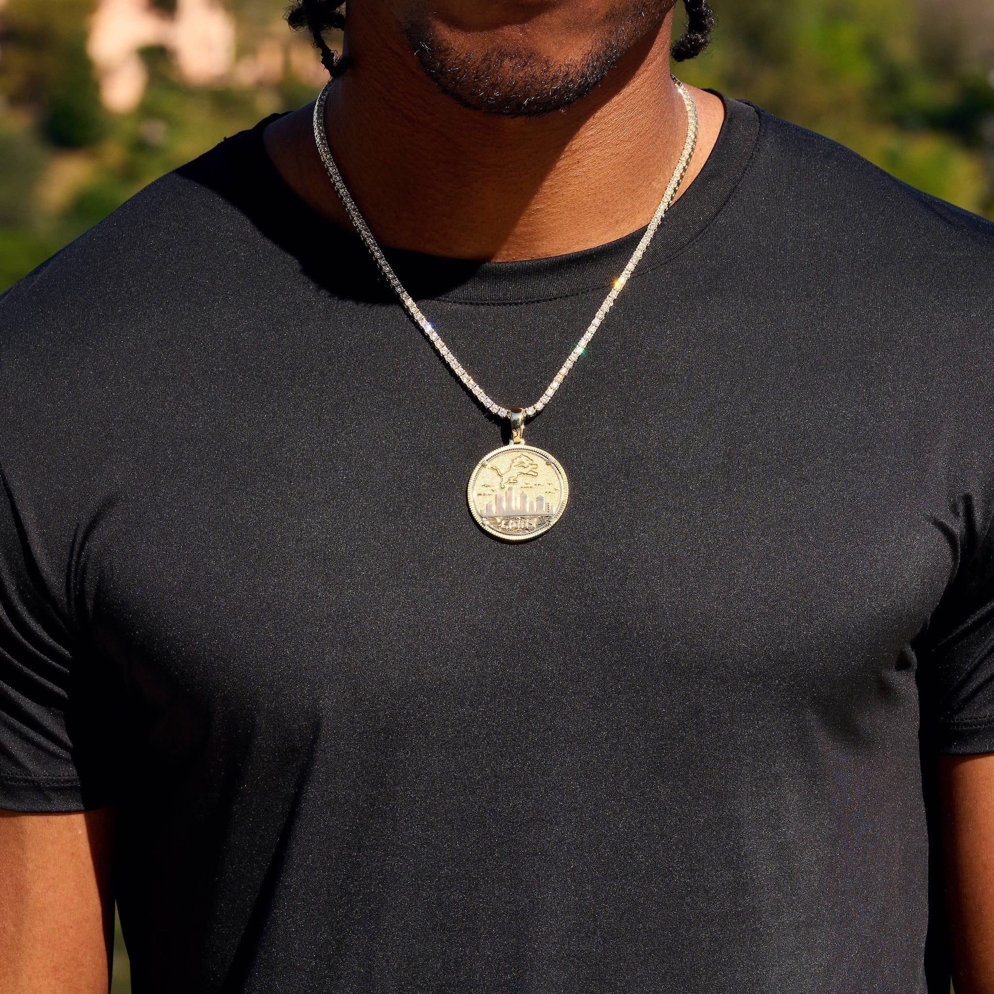 GLD Men Detroit Lions Official NFL Coin Pendant in Yellow Gold