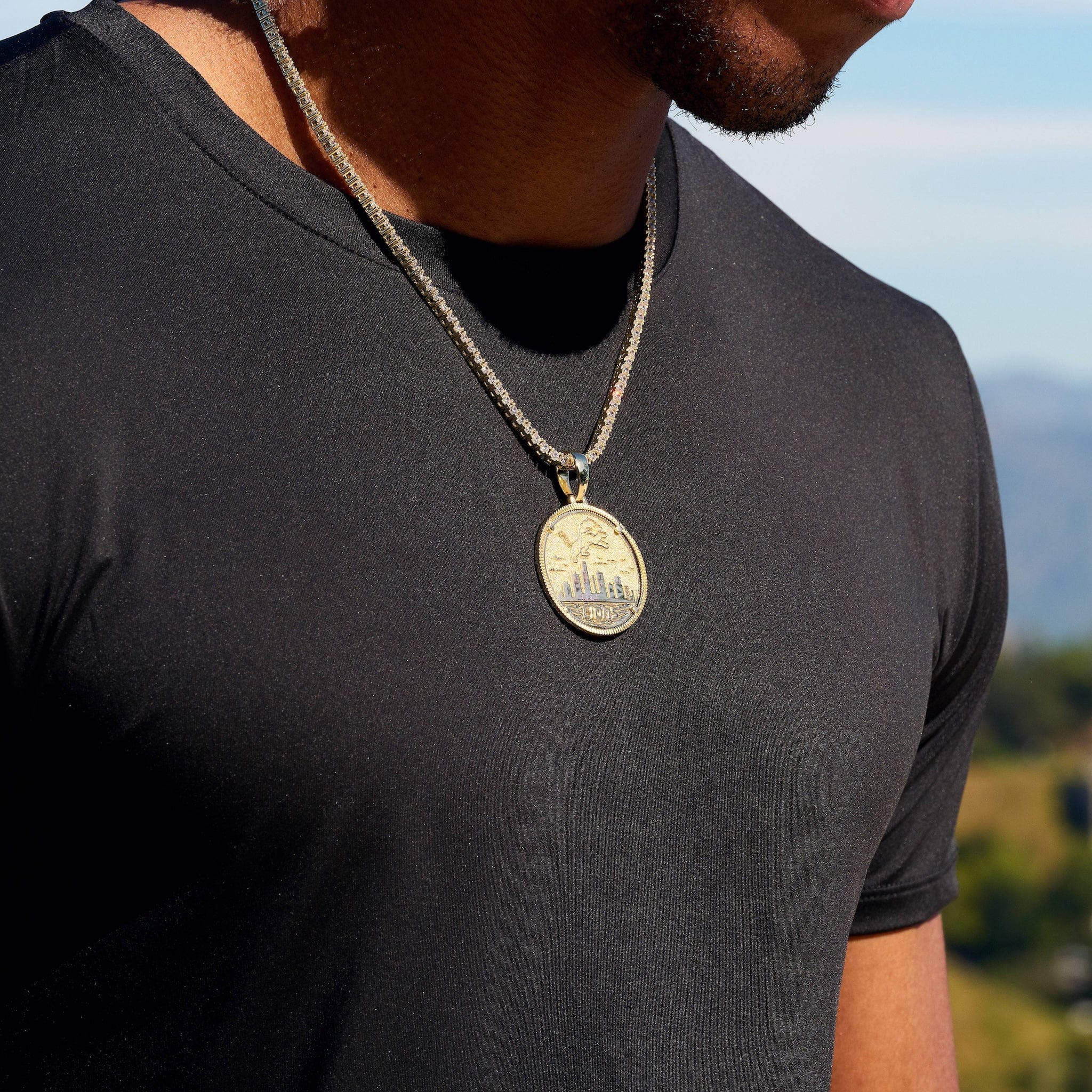 GLD Men Detroit Lions Official NFL Coin Pendant in Yellow Gold