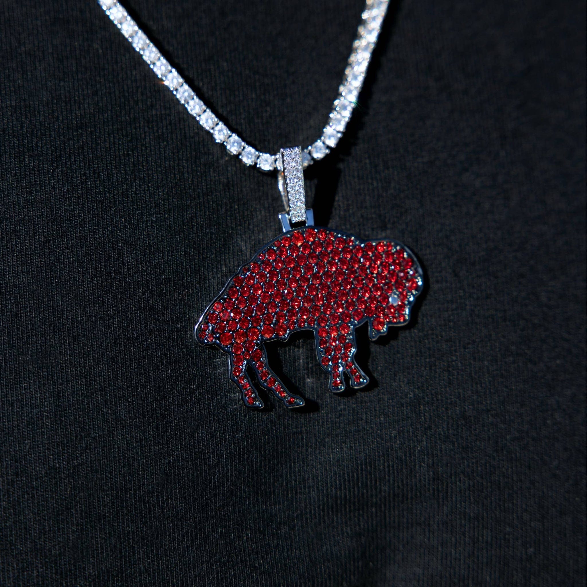 GLD Men Buffalo Bills Official NFL Vintage Logo Pendant in White Gold
