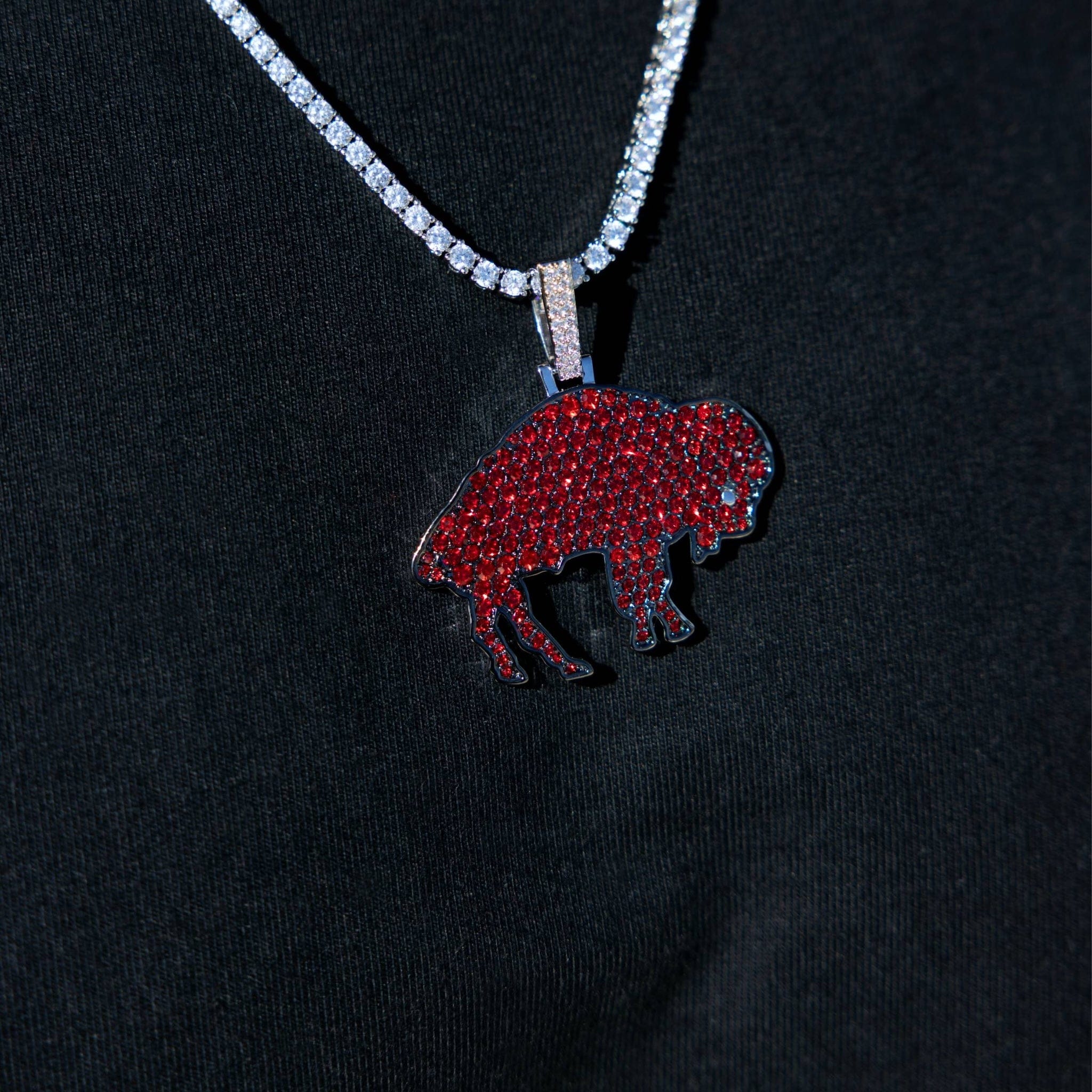 GLD Men Buffalo Bills Official NFL Vintage Logo Pendant in White Gold
