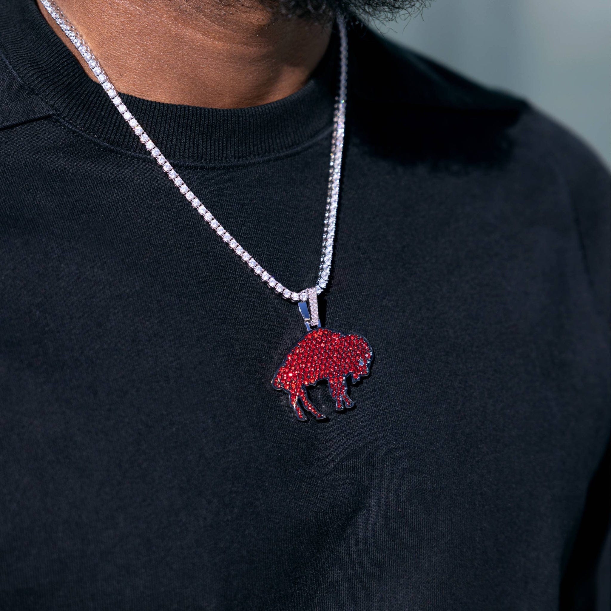 GLD Men Buffalo Bills Official NFL Vintage Logo Pendant in White Gold